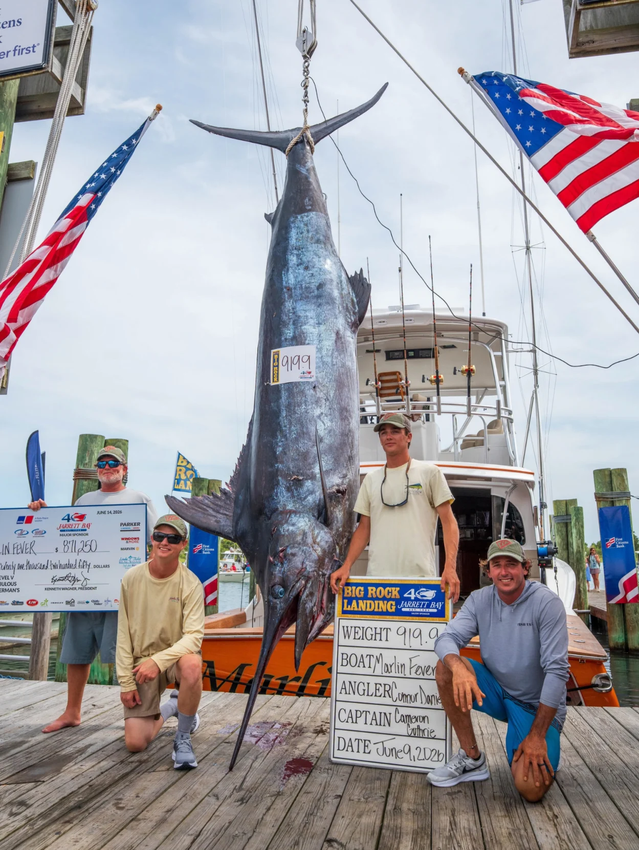 meruchariTREK MARLIN ブルー The boat MARLIN FEVER brought in a record breaking 919.9lb. Blue
