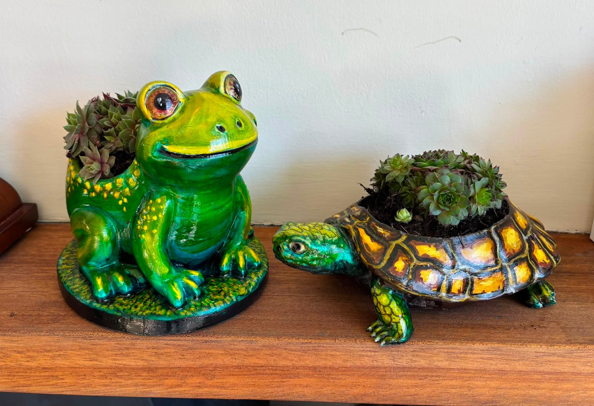 How to repurpose grandmother's plates into decorative items
