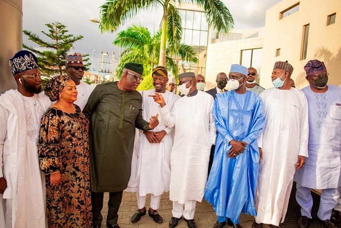 PHOTOS: Some VIPs waiting in line to... - Politics That Works
