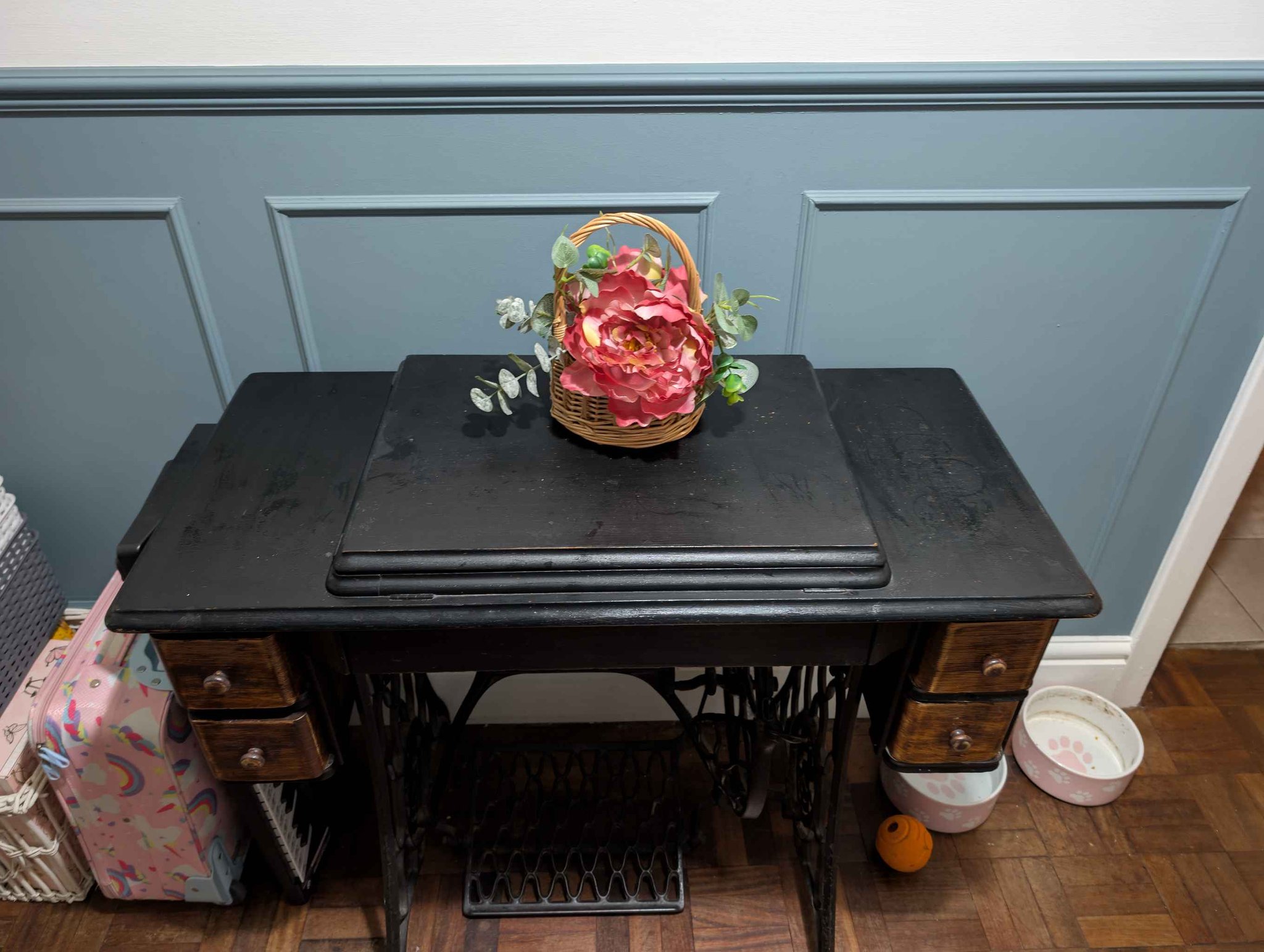 Singer sewing machine/hall table - Sewing Machines - Winsford, Cheshire ...