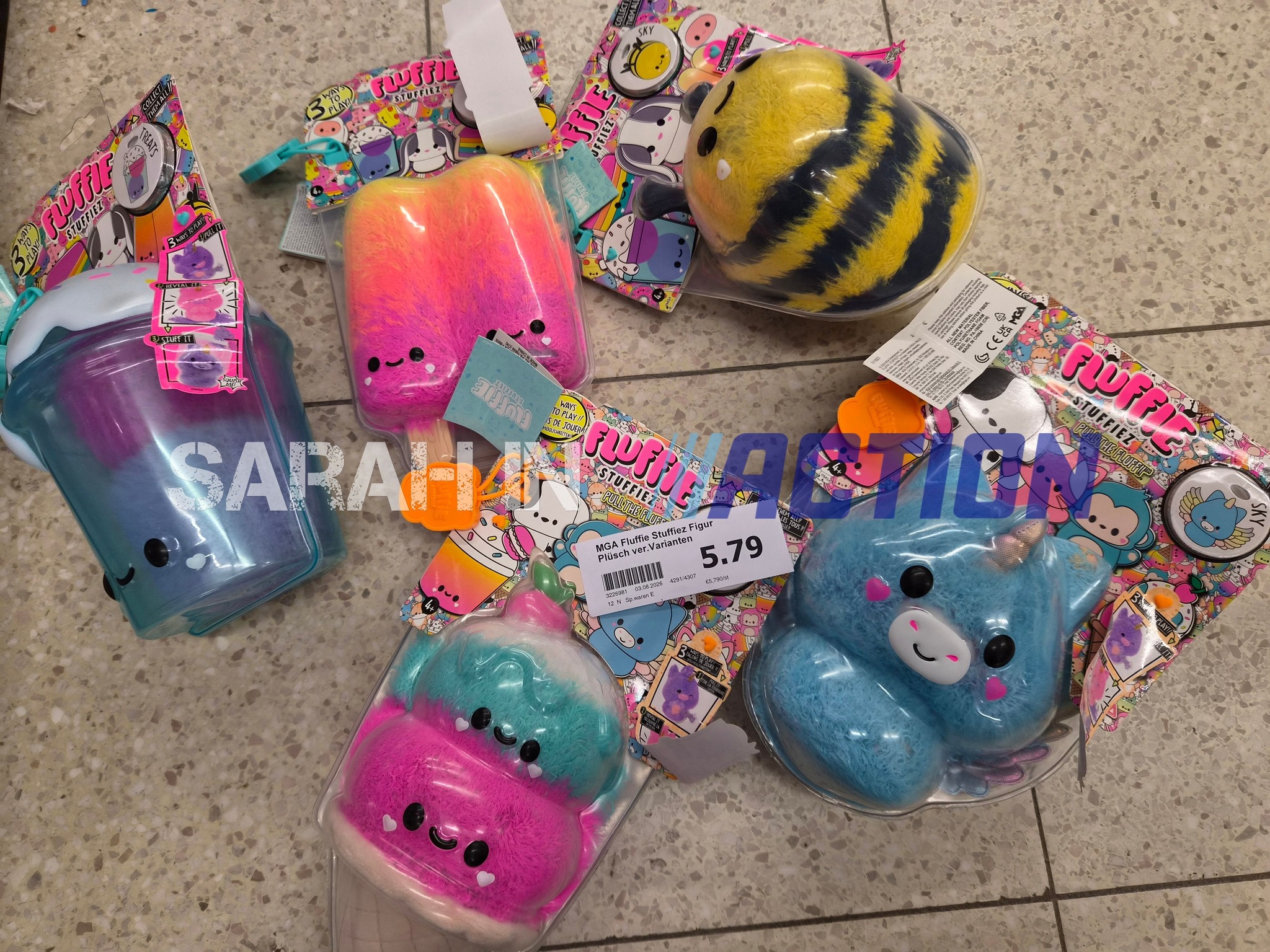 Fluffie Stuffiez jetzt bei Action 😍😍😍 Die Fluffie Stuffiez sind mehr als nur Kuscheltiere. 🥰 Ihr zieht nach und nach das flauschige Fell ab und entdeckt darunter eine neue Figur. Das weiche