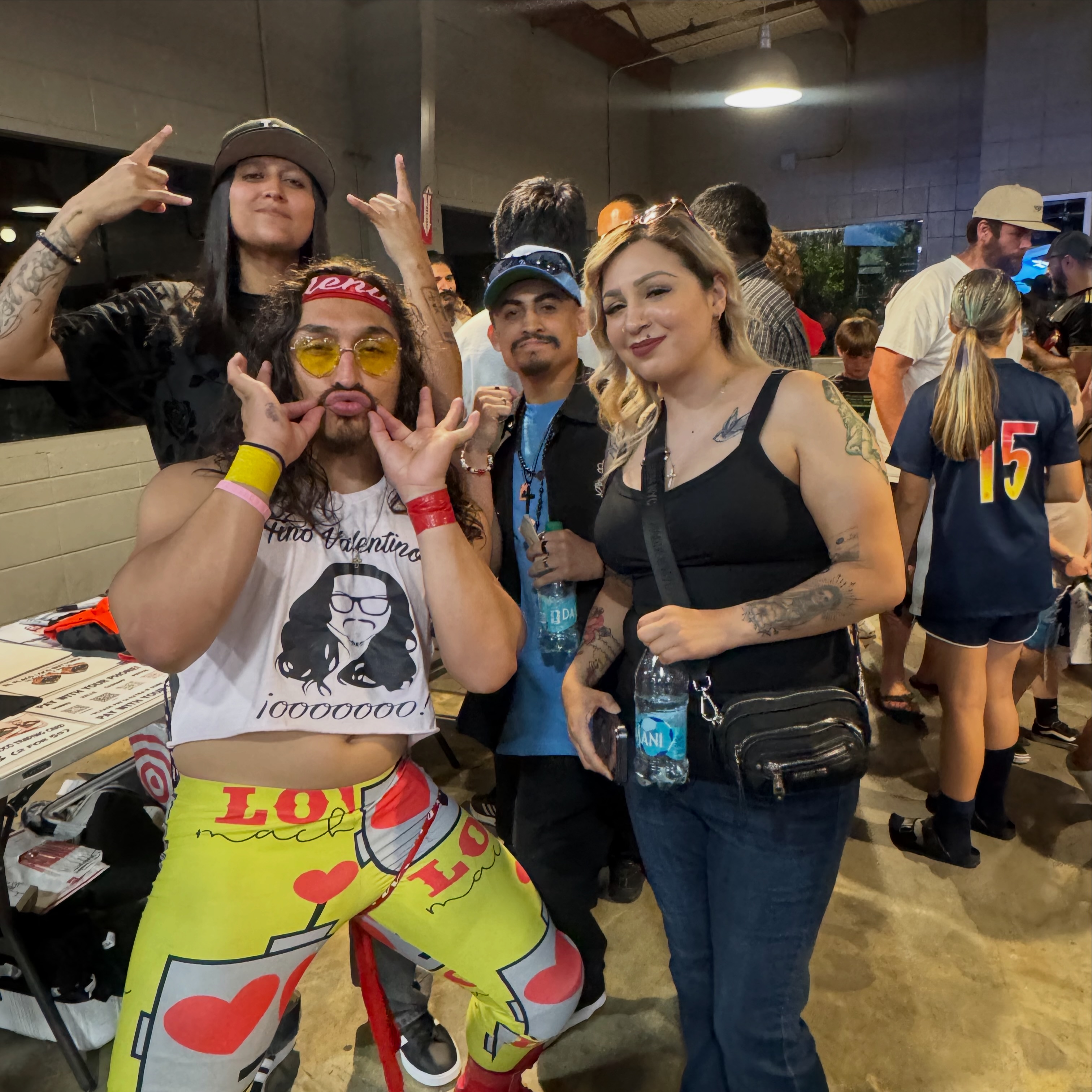 Fan Friday … ¡Oooooou!❤️🤖 #friday #prowrestling #fans