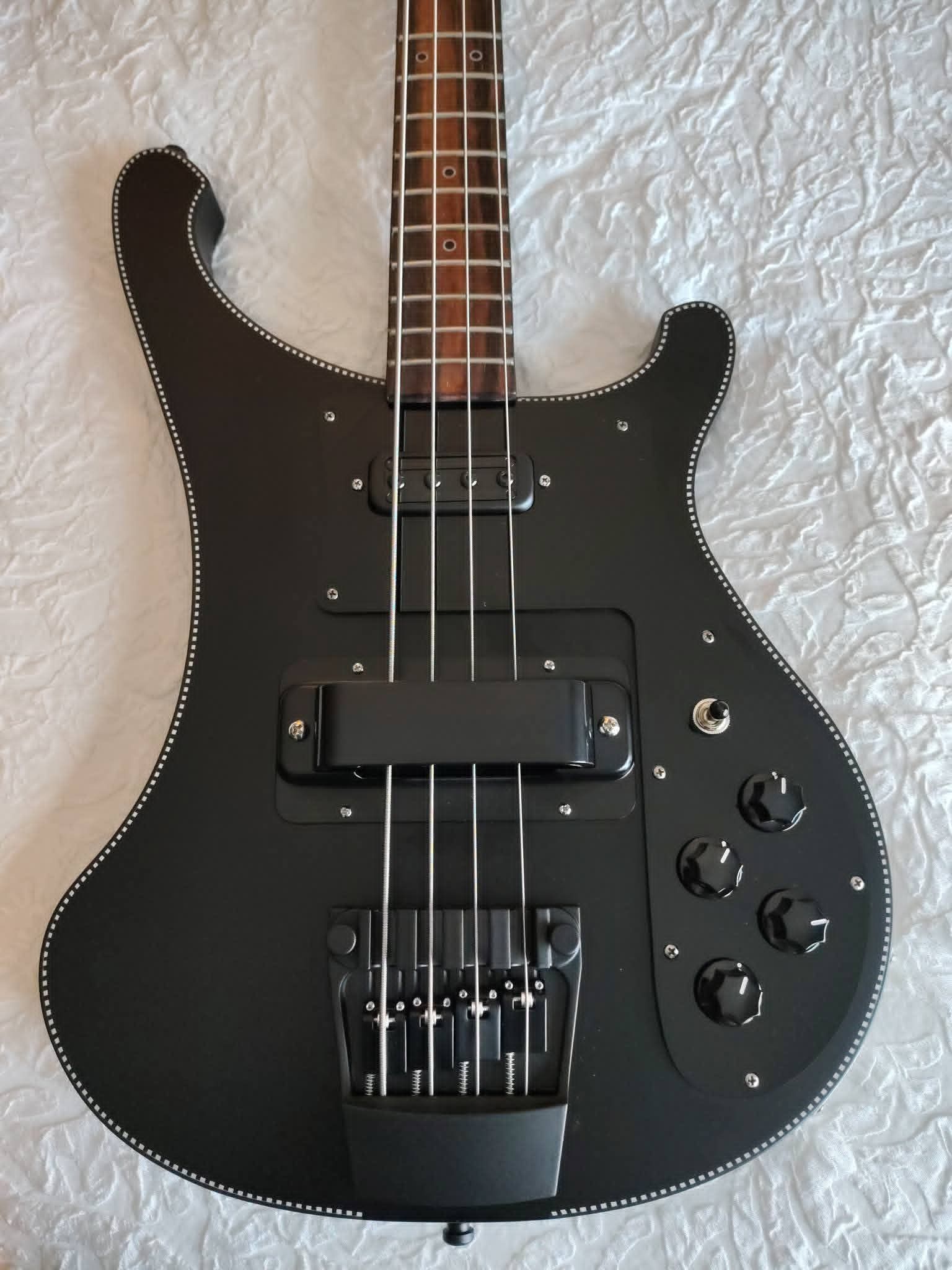 Rickenbacker 4001 bass guitar overview