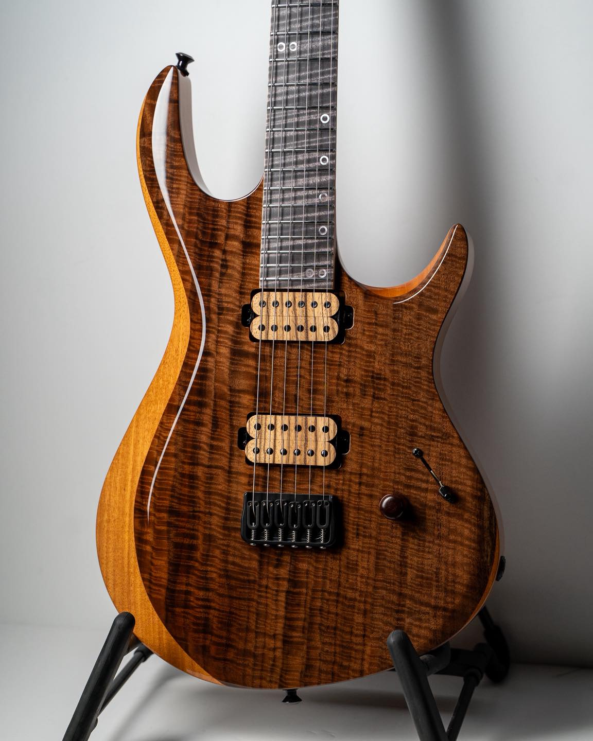 Kiesel - DC600 (Lefty) in vintage yellow cali-burst over flamed