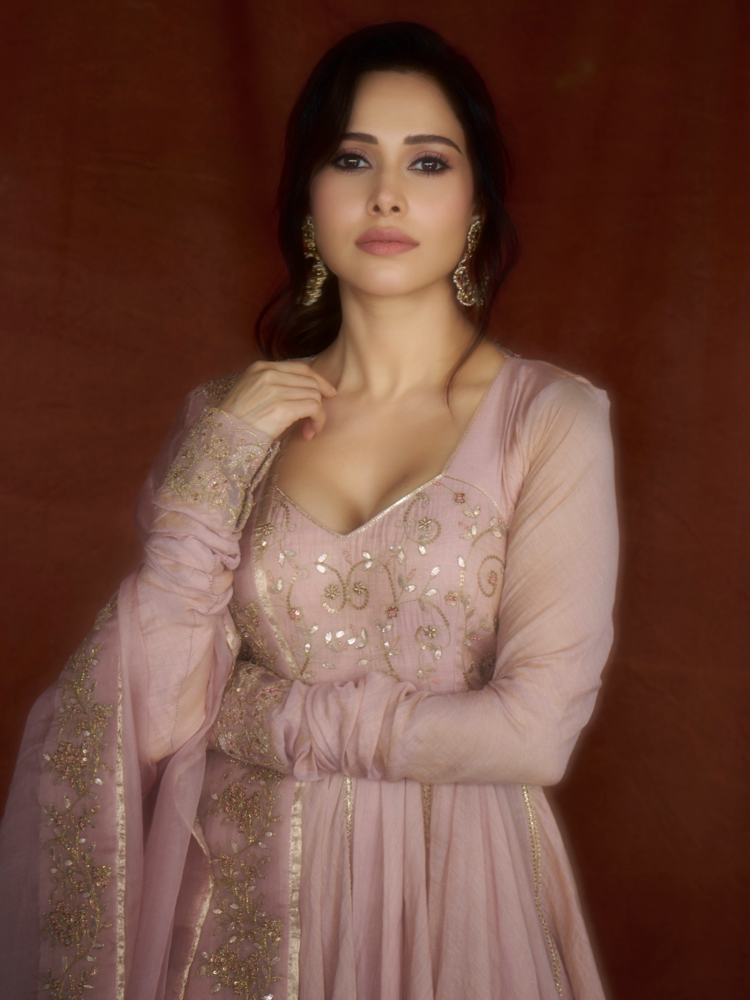 🌸 Outfit 𝐫𝐡𝐮𝐚 Jewelry Golden Window -Luxury Silver jewellery Ascend Communication Stylist Nidhi Jeswani Photographer Rohn Pingalay
