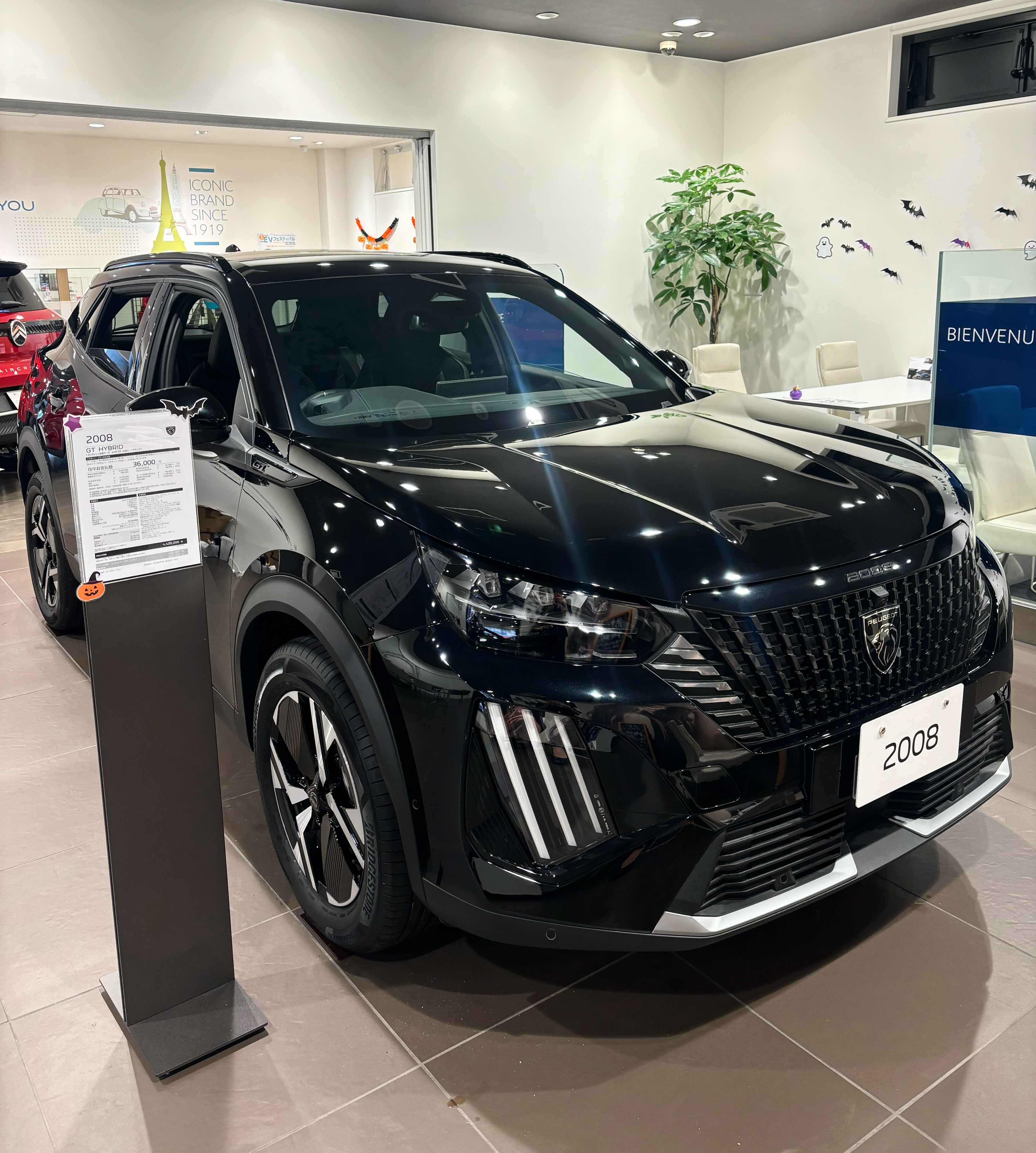 NEW PEUGEOT 208 GT テールランプは横3本、エンブレム類も変更され