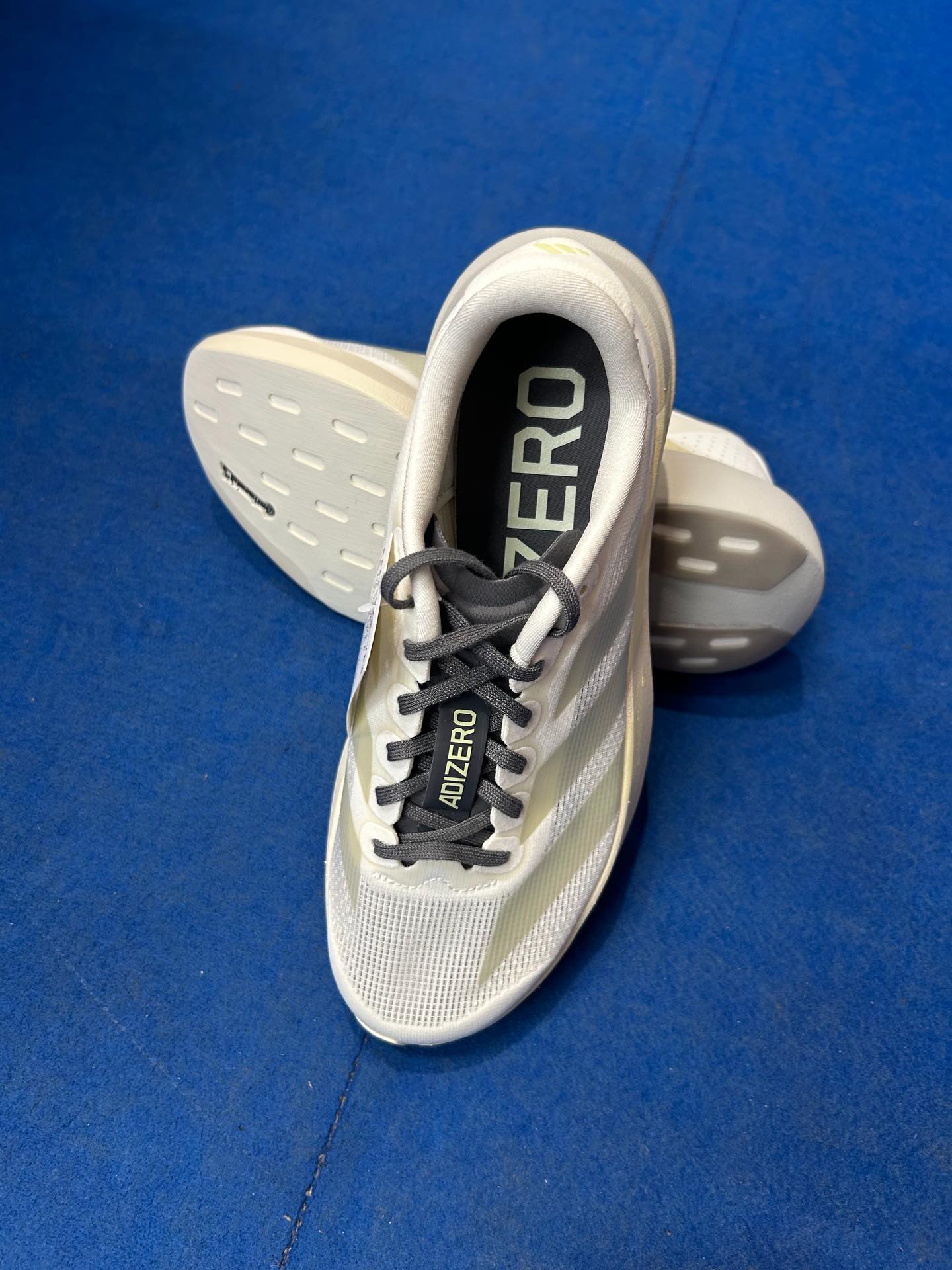 陸上コーナーからのお知らせです！ adidasランニングシューズ新色入荷 