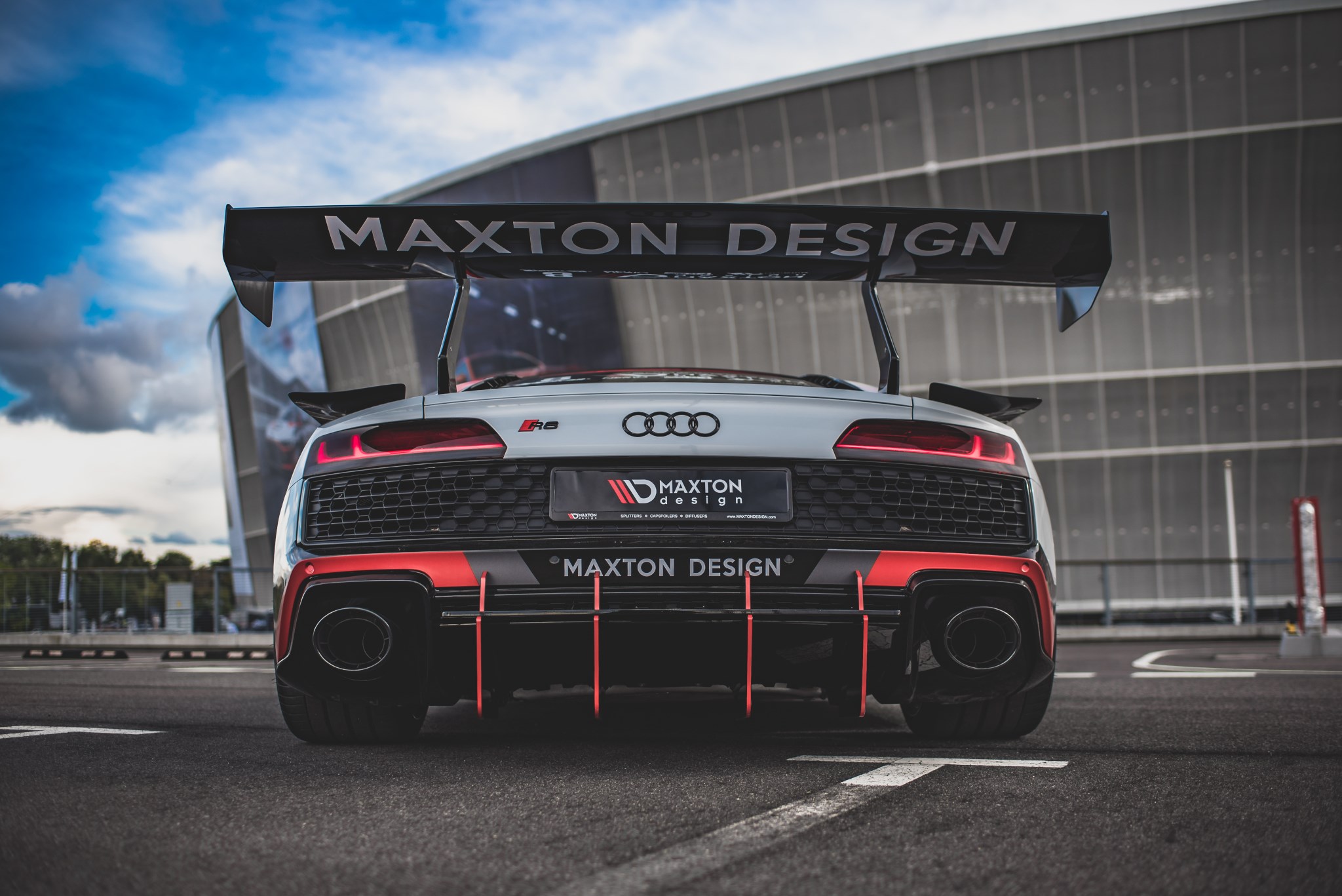 Maxton Design - This unearthly Audi R8 wrapped by Nervo,...