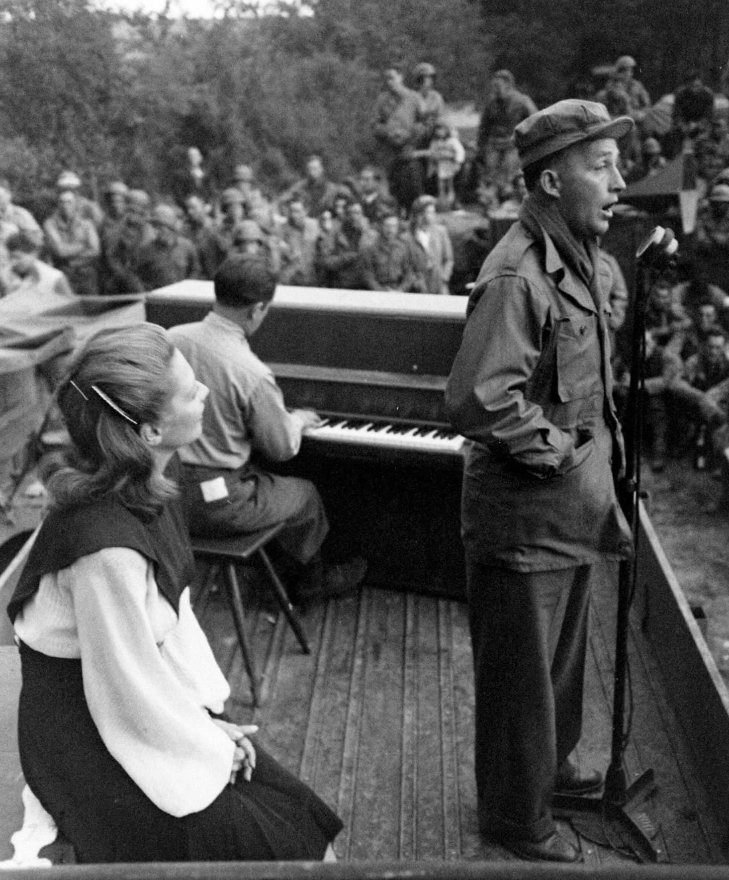 Bing Crosby & Dinah Shore during a... - World War Pictures | Facebook