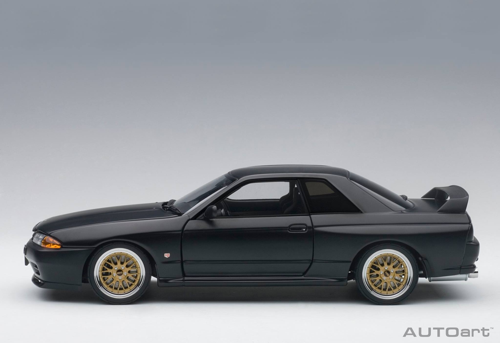 1:18 NISSAN SKYLINE GT-R (R32) V-SPEC II TUNED VERSION (MATT BLACK