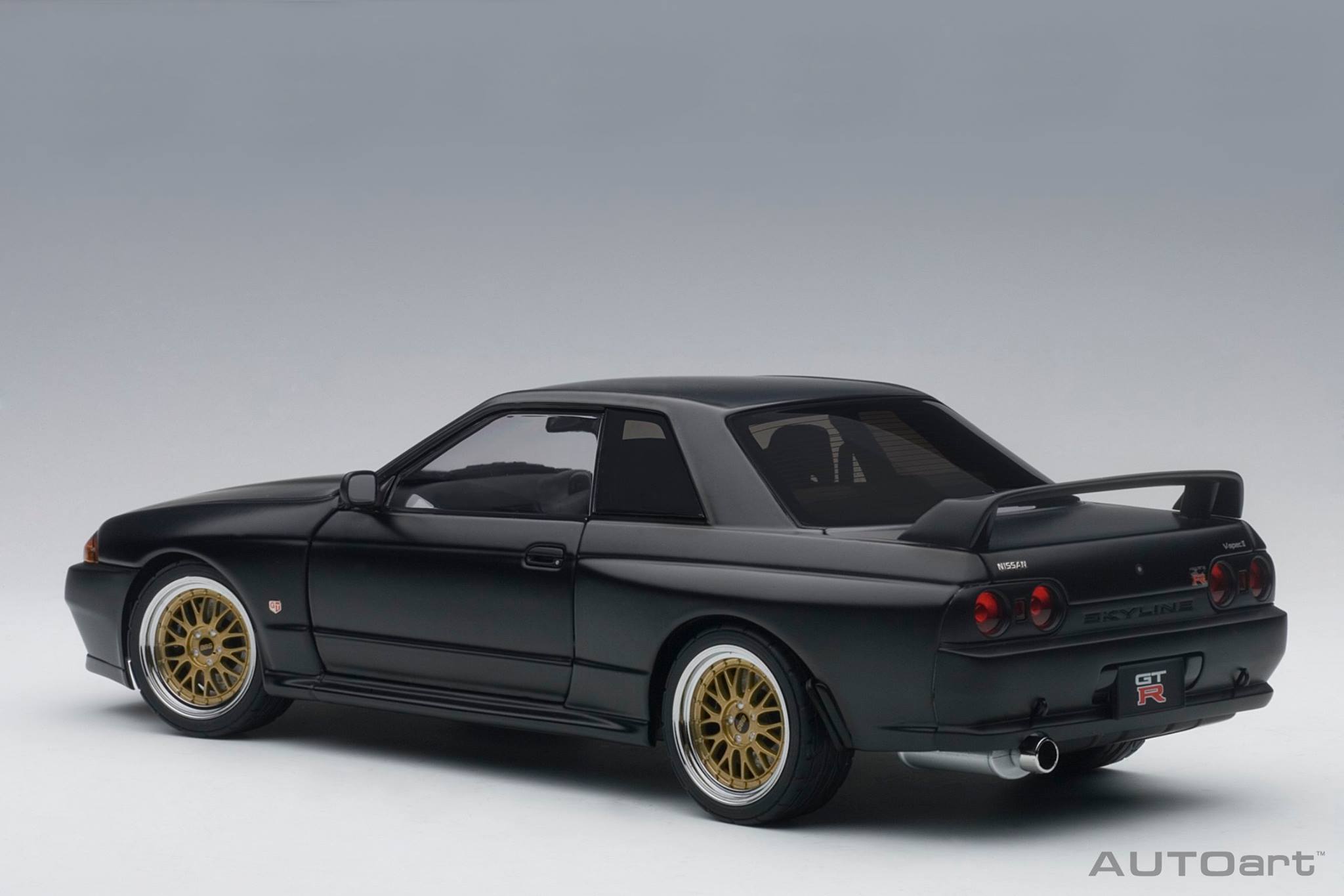 1:18 NISSAN SKYLINE GT-R (R32) V-SPEC II TUNED VERSION (MATT BLACK