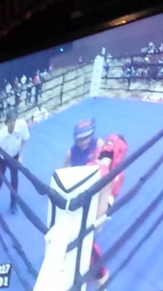 Right Hook Roxy