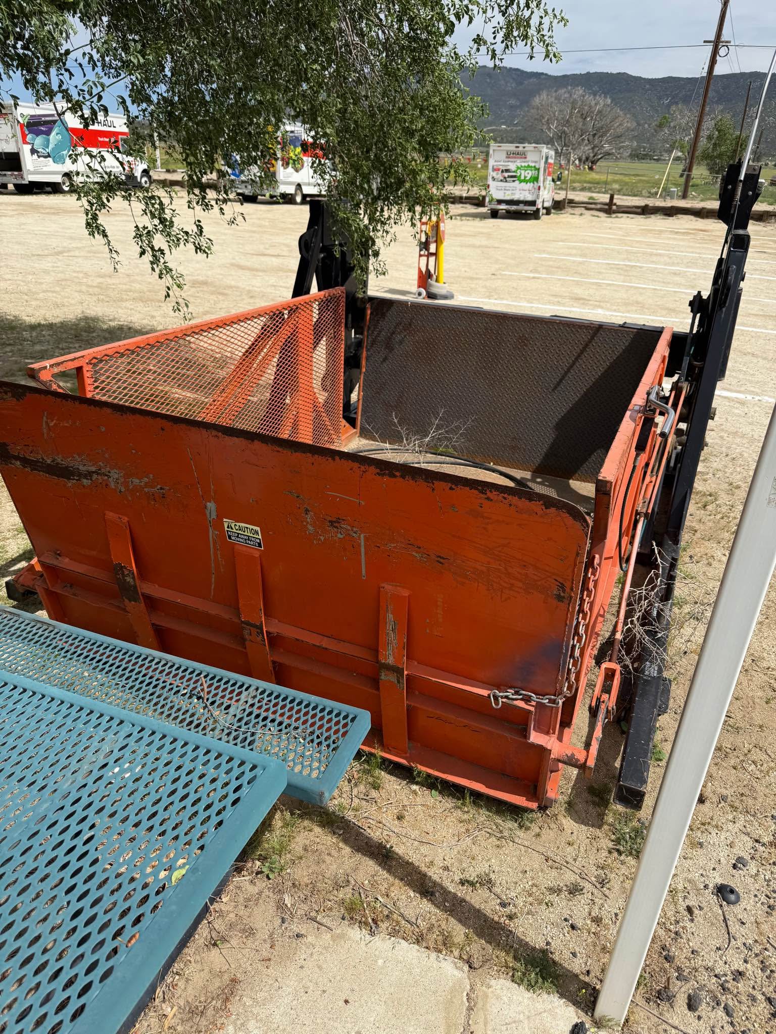 Hydraulic lift, loading dock, 6000lbs capacity speed lift ($1500 obo ...