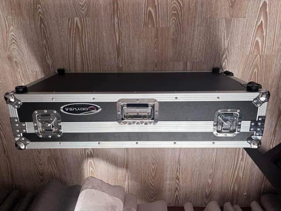 Pioneer CDJ-350 + DJM-350 + flight case Prize R17 000 ☎️call me