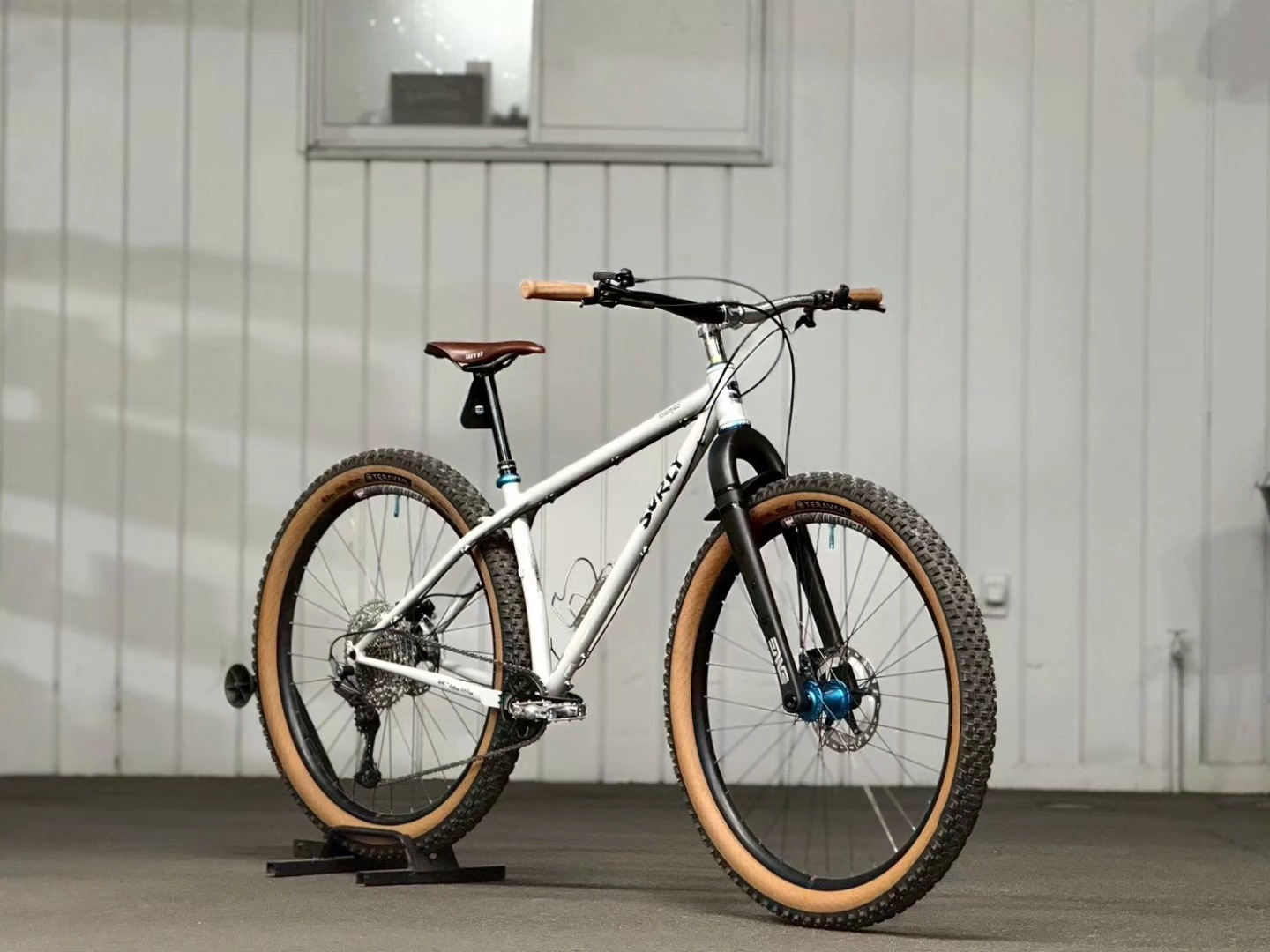 2021 GIANT TALON 2／マットコンクリート ￥60,000(税抜) 油圧式 
