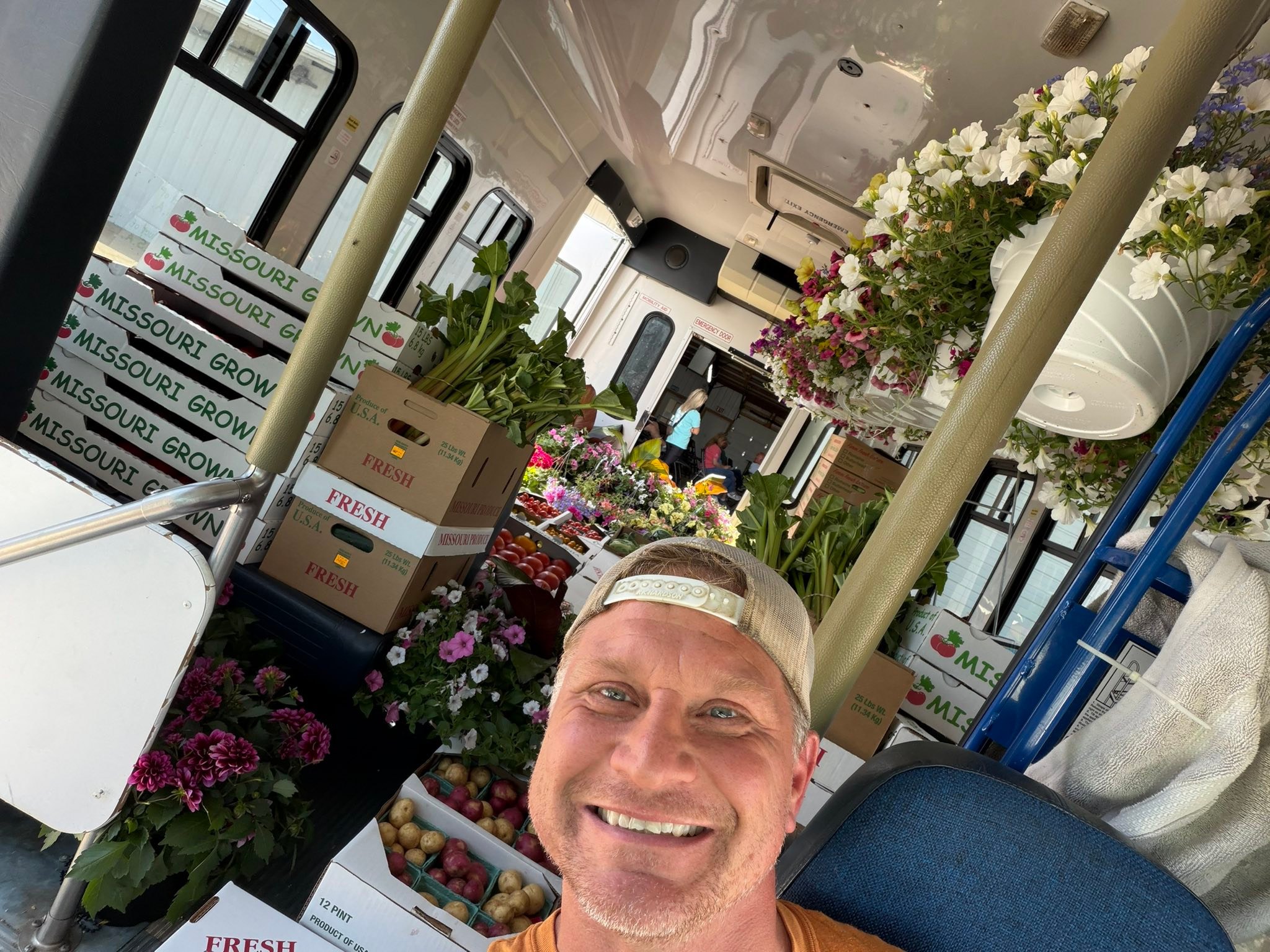 Tribute tomato and produce stand in Washington, MO