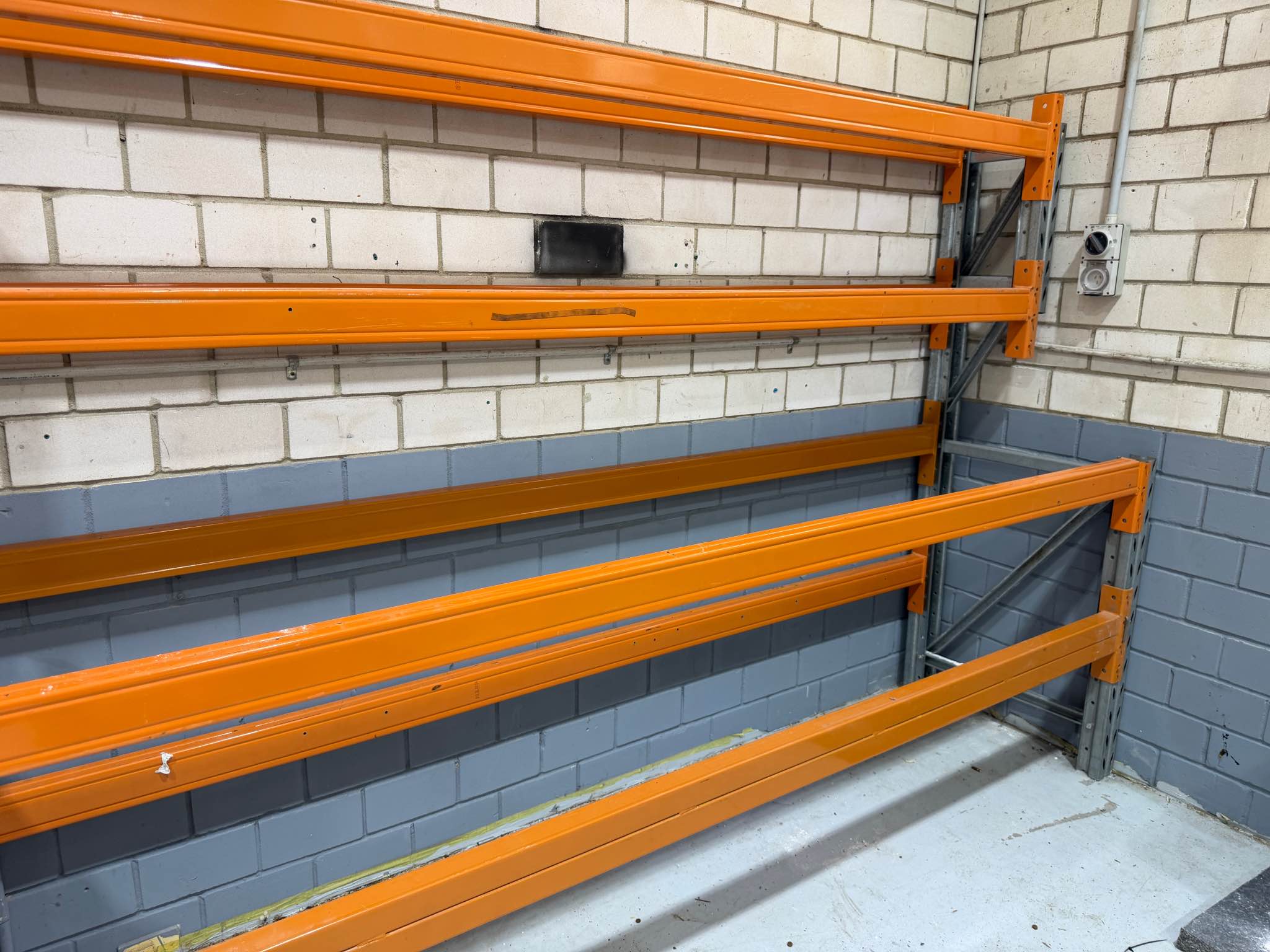 Pallet wracking side workbench - Ladders & Scaffolding - Sydney ...