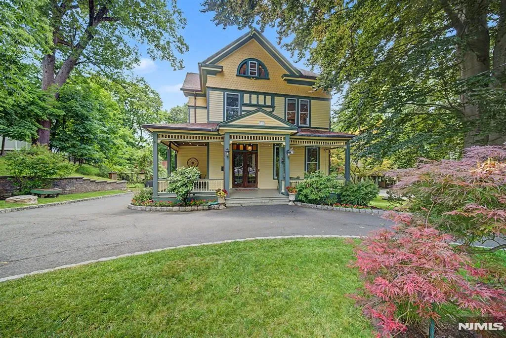 💎 76 Hillside Avenue, Tenafly, New Jersey 07670 💎 c.1900 • 4