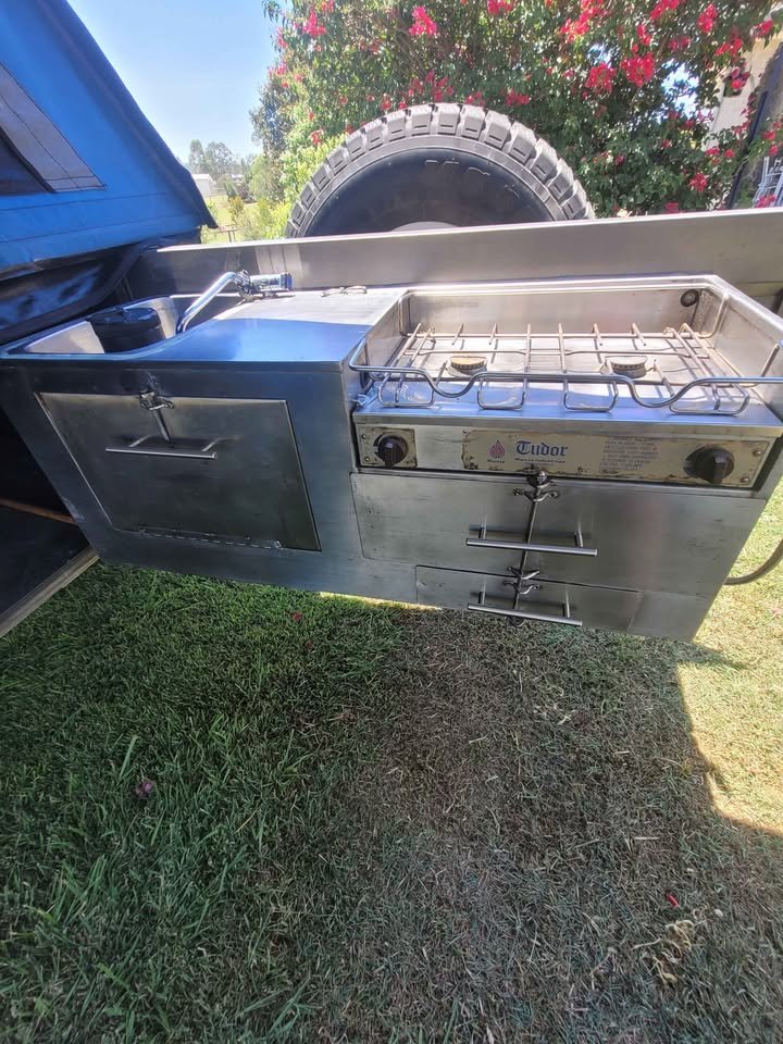 Trackabout off-road deluxe camper - solar, batteries, Gas cooker and ...
