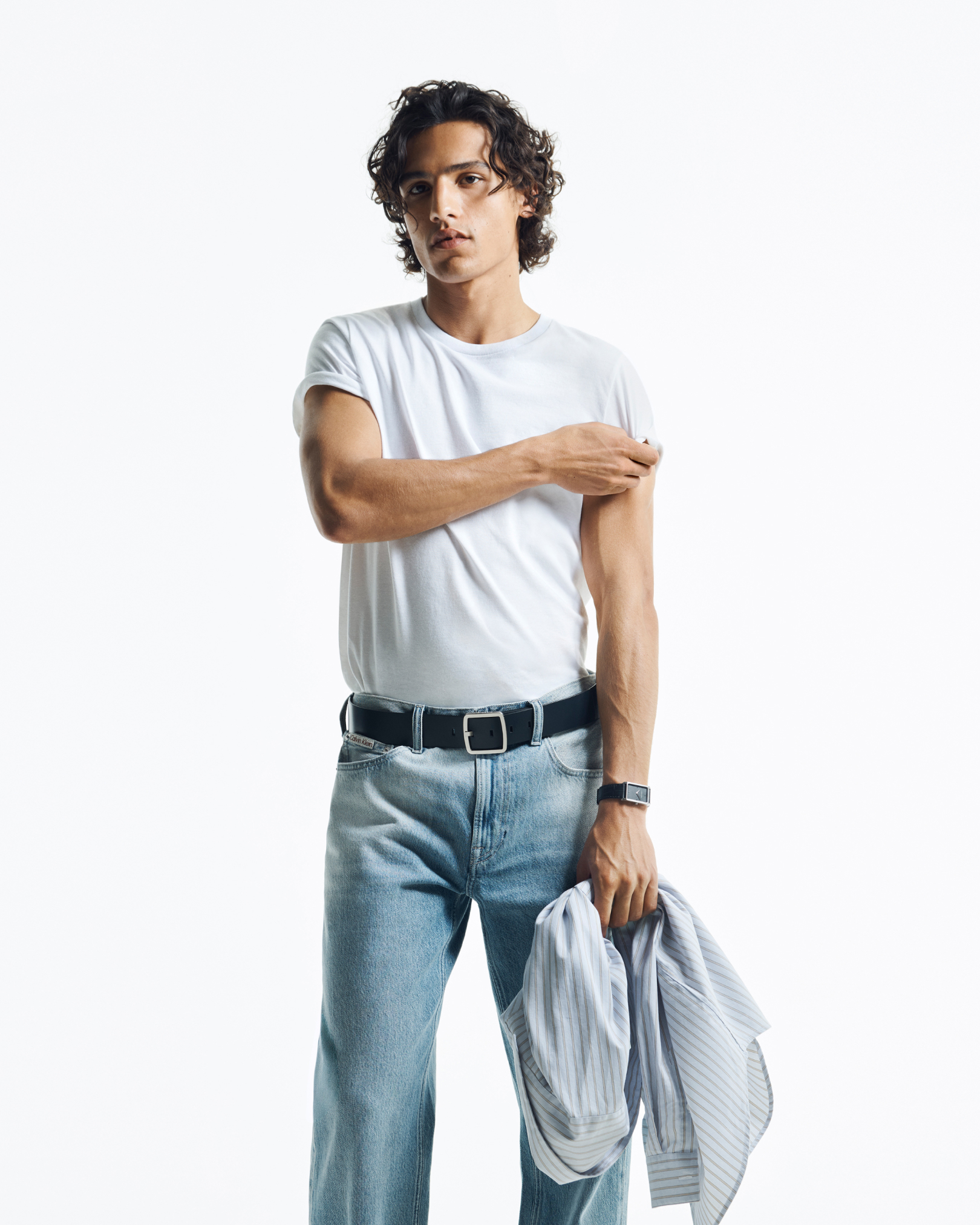 Show off the 90s Straight Lightweight Jean. Pared-back and minimal 