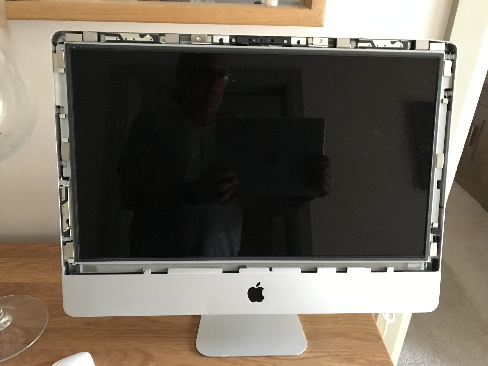 I have a iMac. It's a 27 inch, 5K “Late 2015”. The glass is