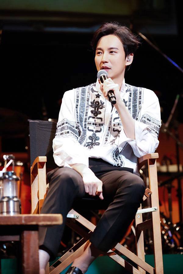 Kim Nam Gil during the Q & A portion of his recent show in Japan