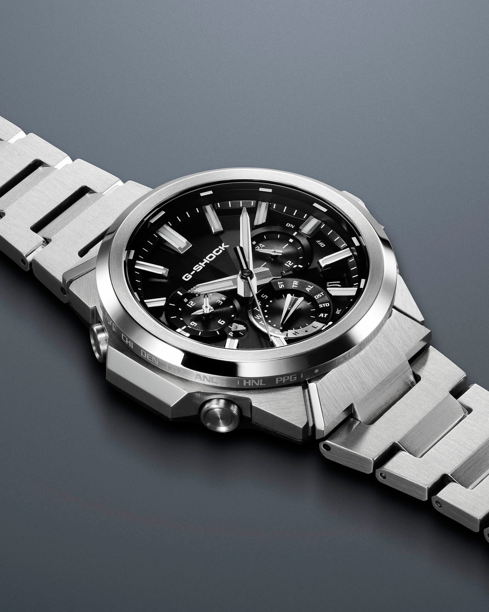 G-SHOCKの誕生35周年記念モデルとして、クリアスケルトンのカラー
