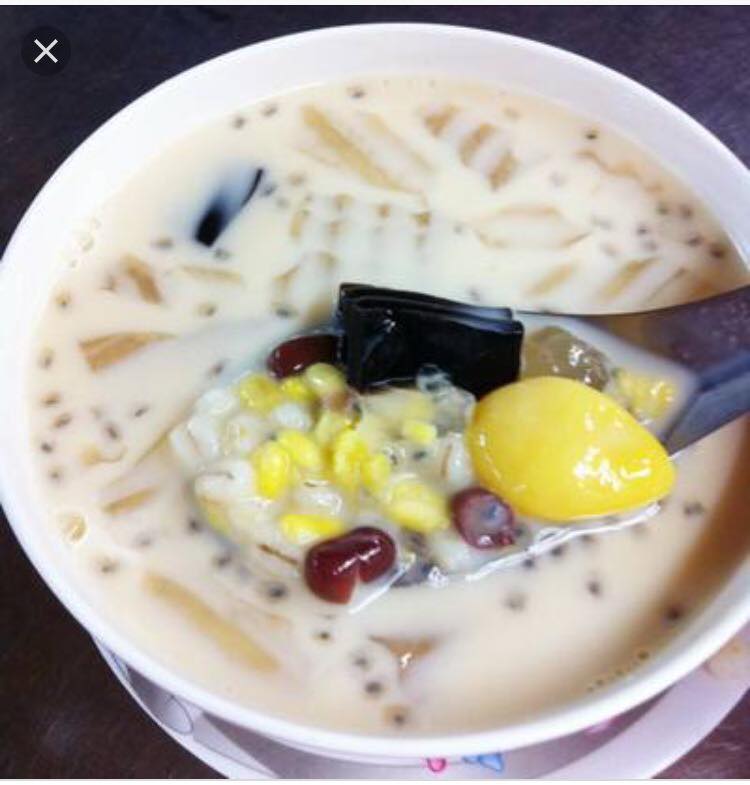 Asian Square AB - ที่ร้านมีเครื่องใส่น้ำเต้าหู้อยู่นะค่ะ...