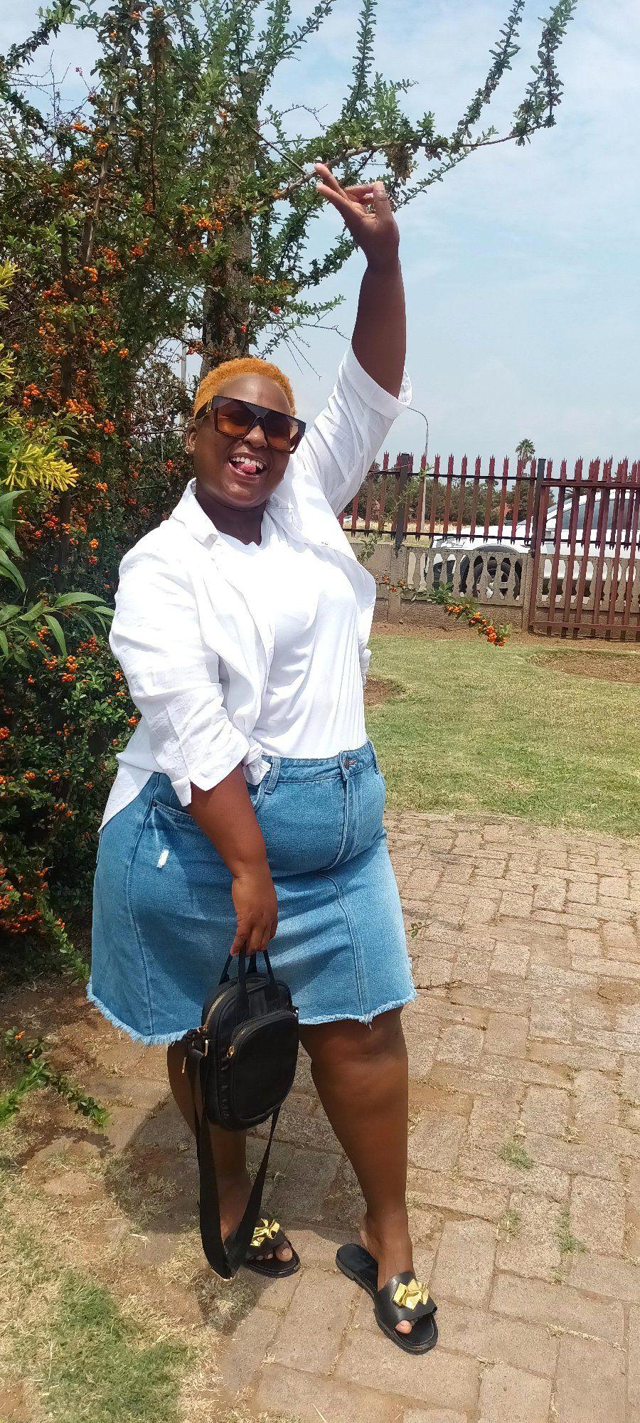 Nna ka ipotsa why ke tshega soo 😆 🤣 😂 Bo lady bo ntlhotse kgale neh ...