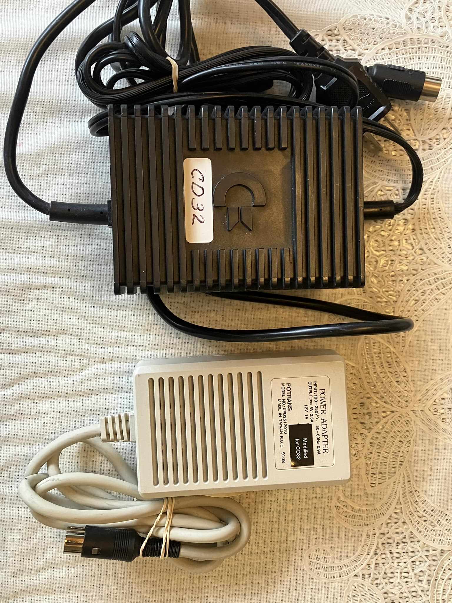 CD32 power supply replacement with modern PSU
