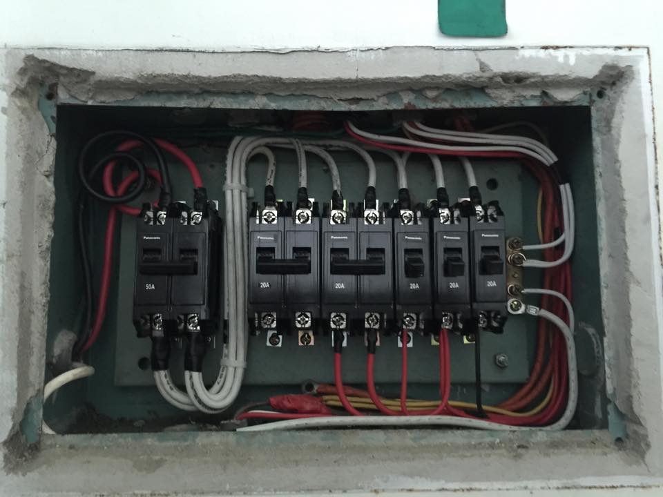 台南水電工 | 我有一個工地在台南歸仁：123樓透天屋整修：廁所三間：客廳：神明廳：主臥室次臥室：電梯：冷熱水管：開關插... | Facebook