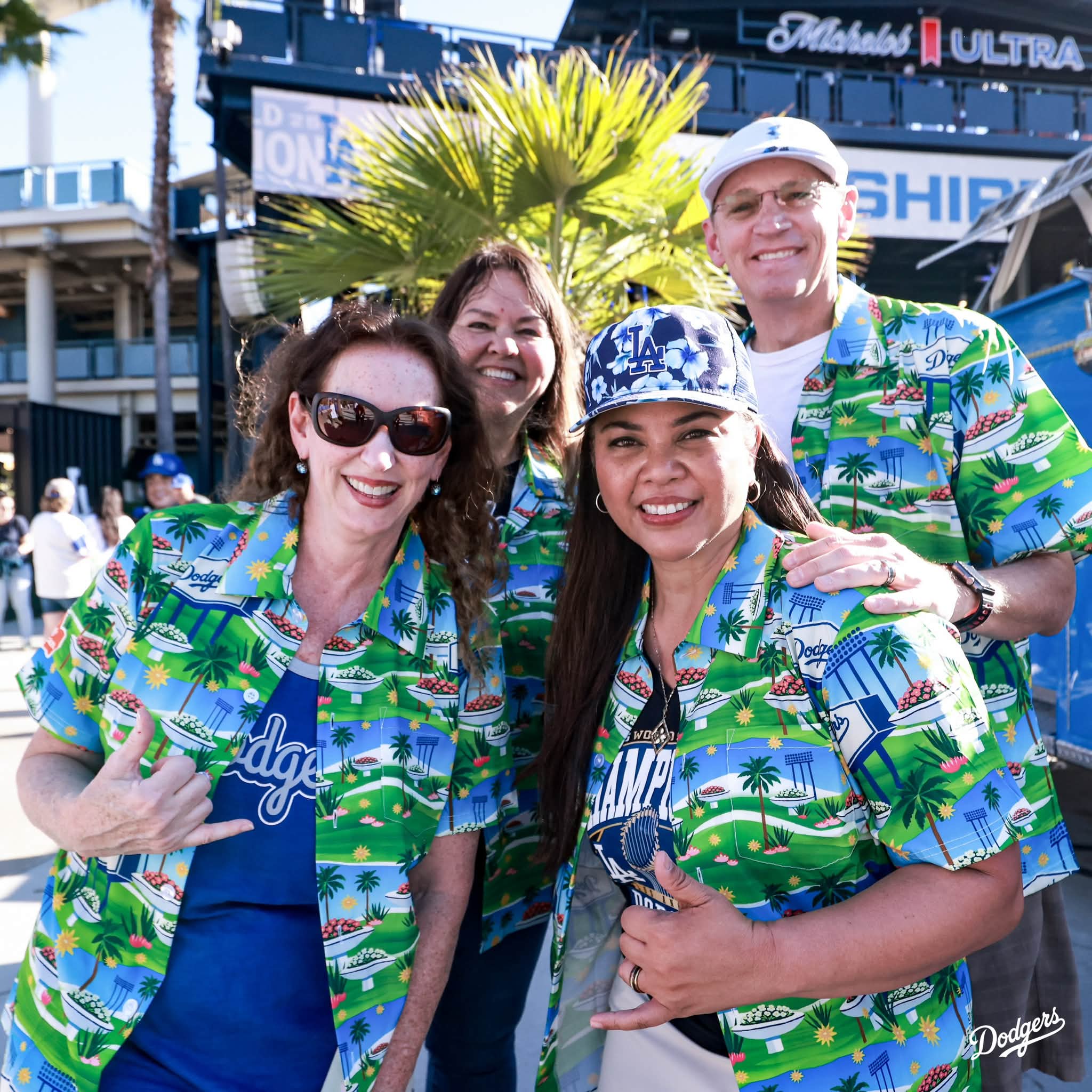 ドジャース　ハワイアンナイト　シャツ Look good, feel good. 🔥 It's Hawaiian Shirt Night presented by