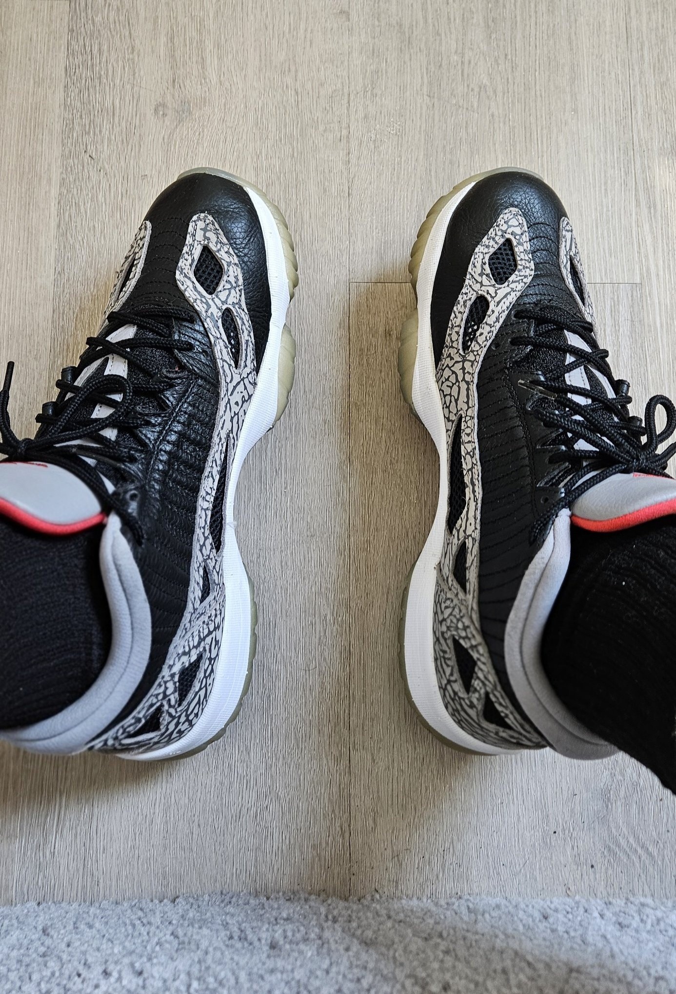 Air Jordan 11 Retro “Tuxedo”??