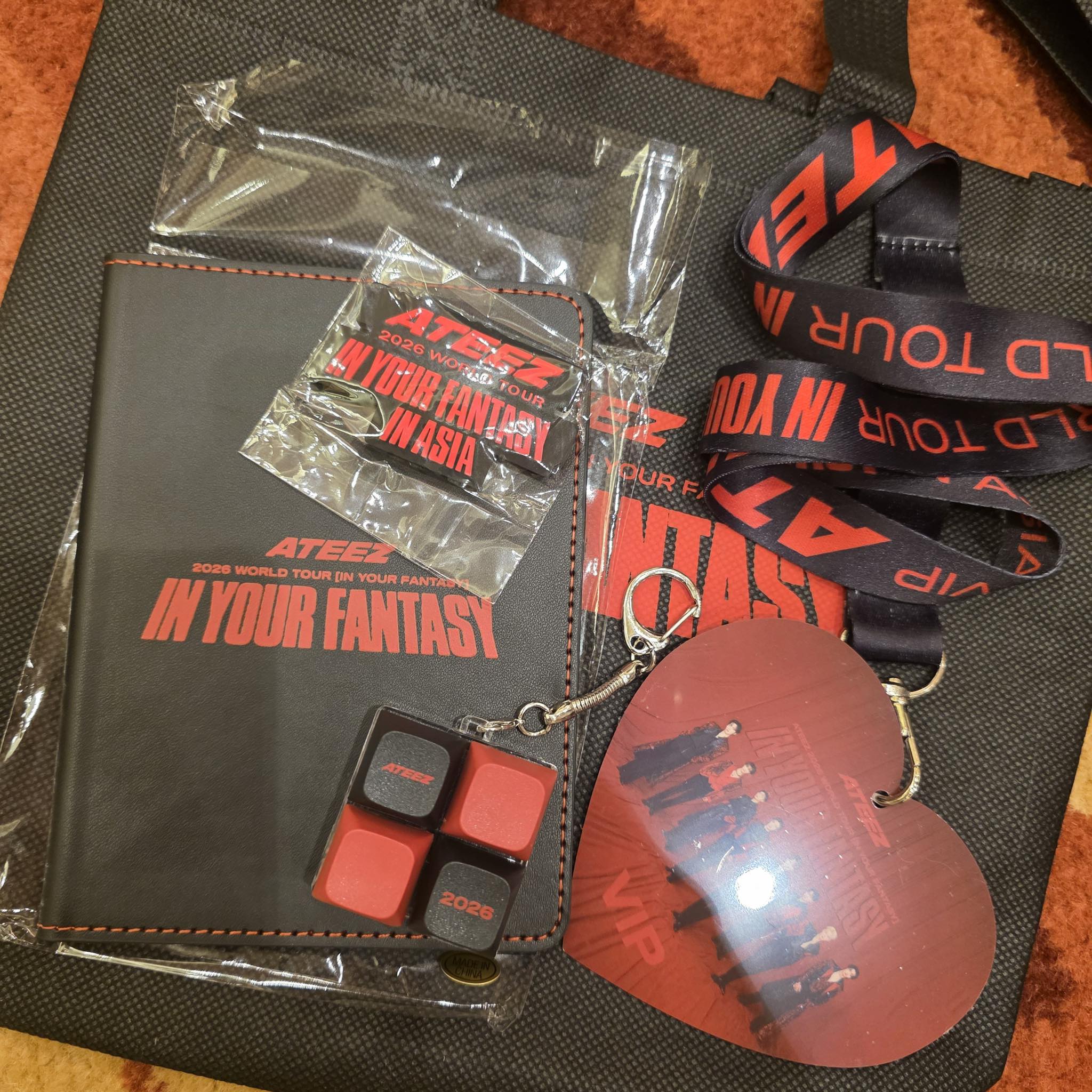 ATEEZ IYF MACAU FANTASY VIP KIT Magnet + Keycap + Passport Case Zoom