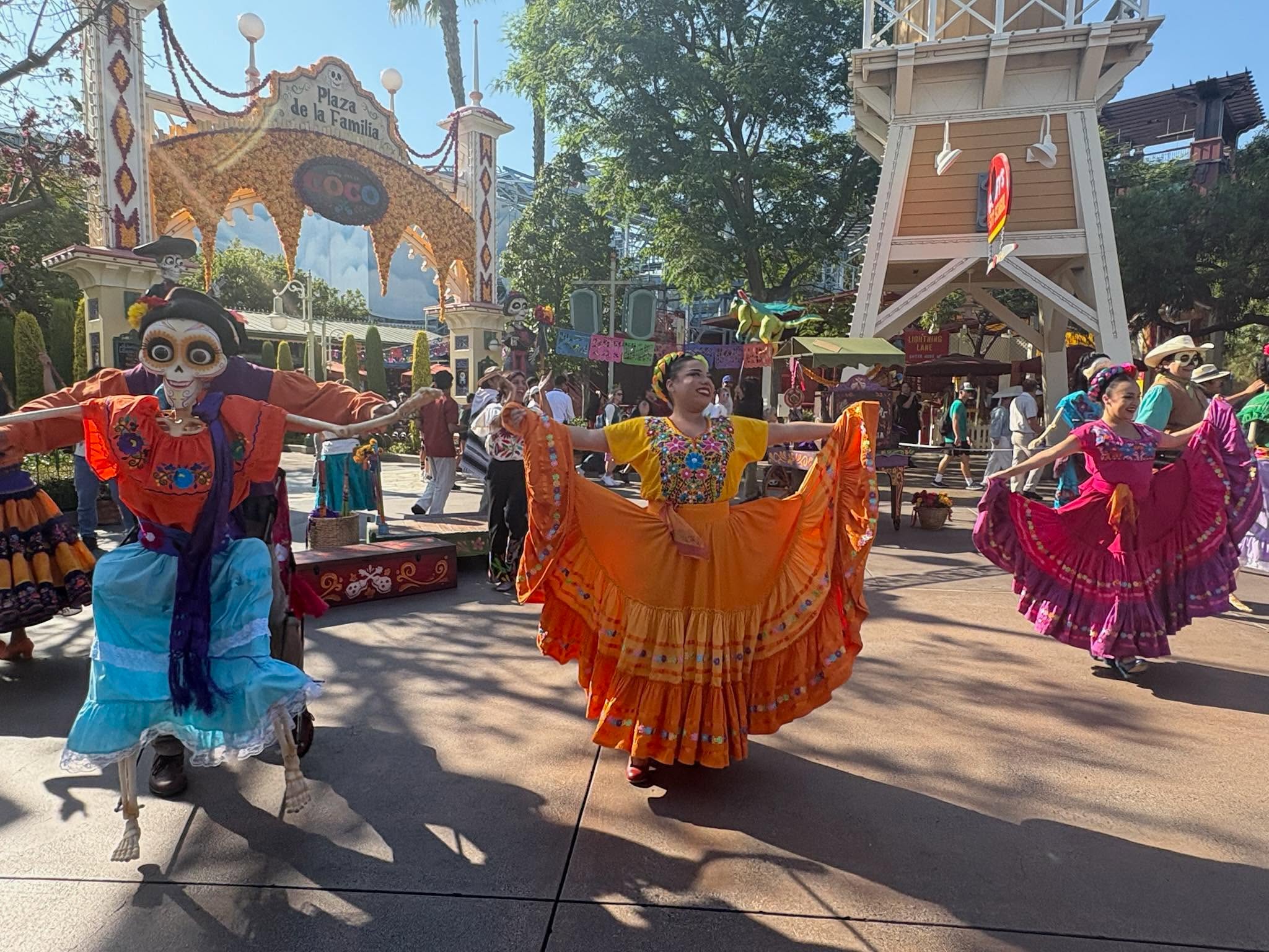 Music, magic, and memories are back at Paradise Gardens! Plaza de
