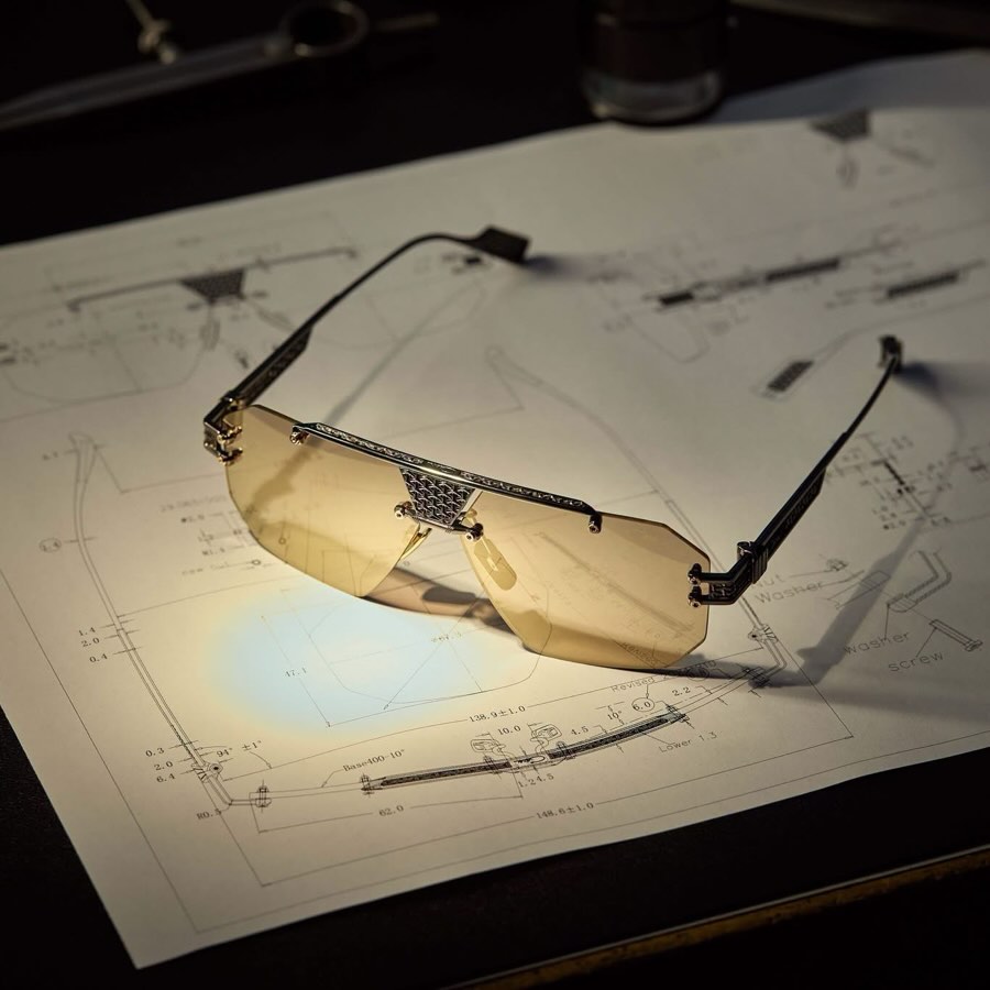 Amourianos - Originally released in 1995, the MATSUDA EYEWEAR