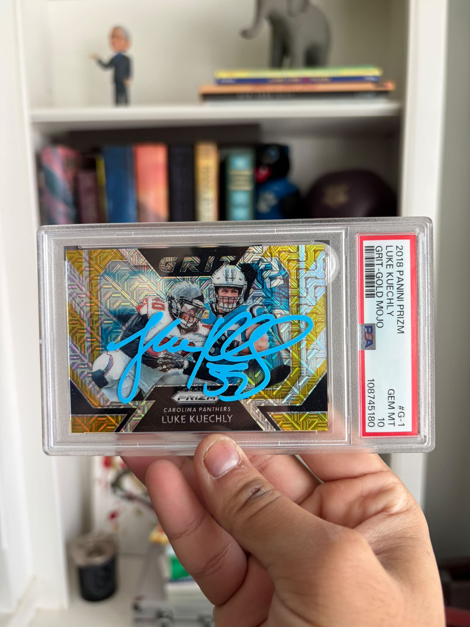 Unique autograph signing on a slabbed 2018 Panini Prizm Luke