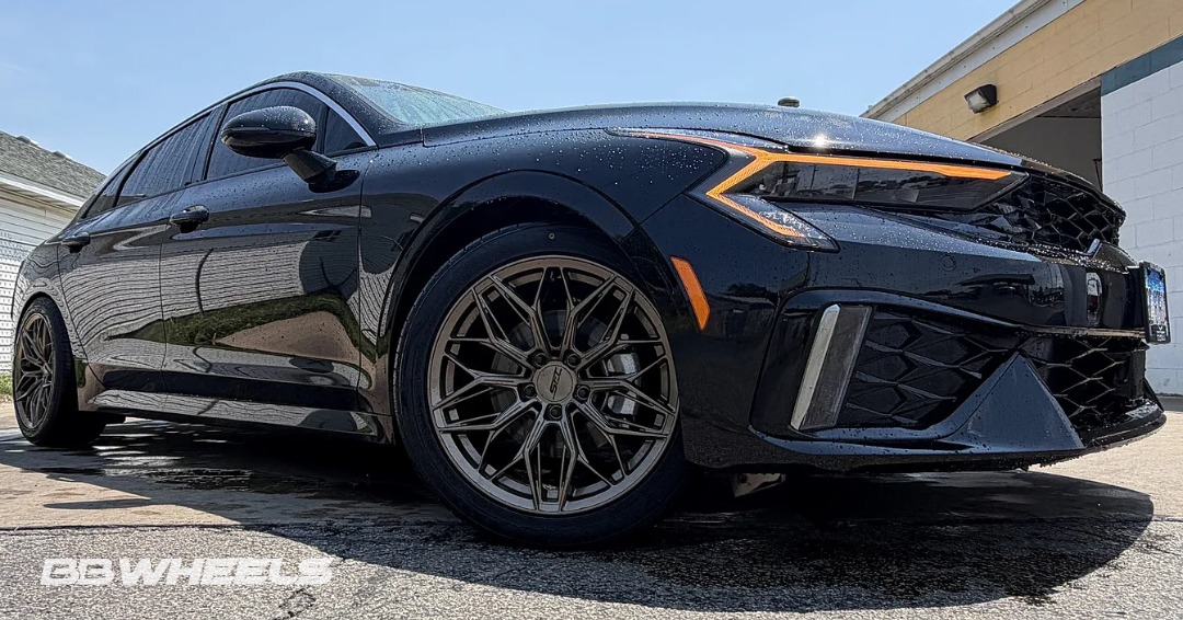 2026 Kia K5 with Toyo Extensa HPII tires and Shift Splitter HF38