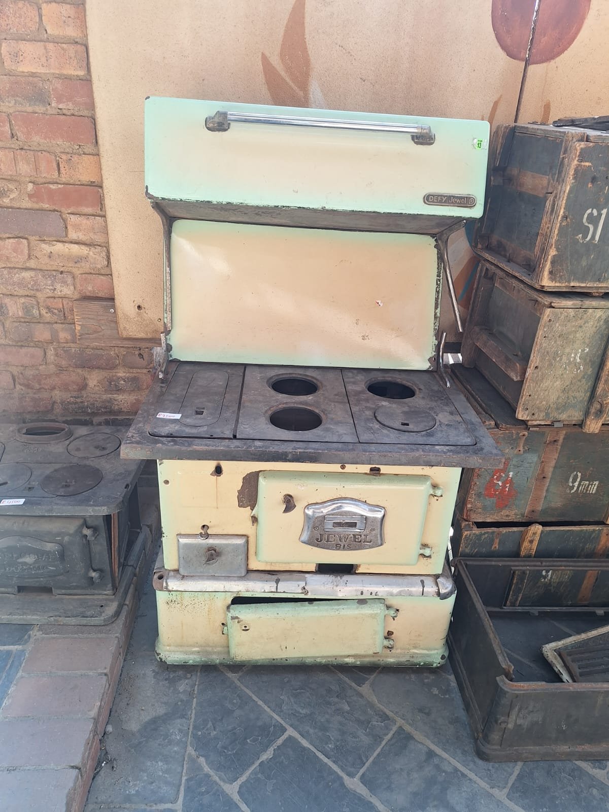 Vintage Defy Jewel 81s cast iron coal and wood burning stove. It