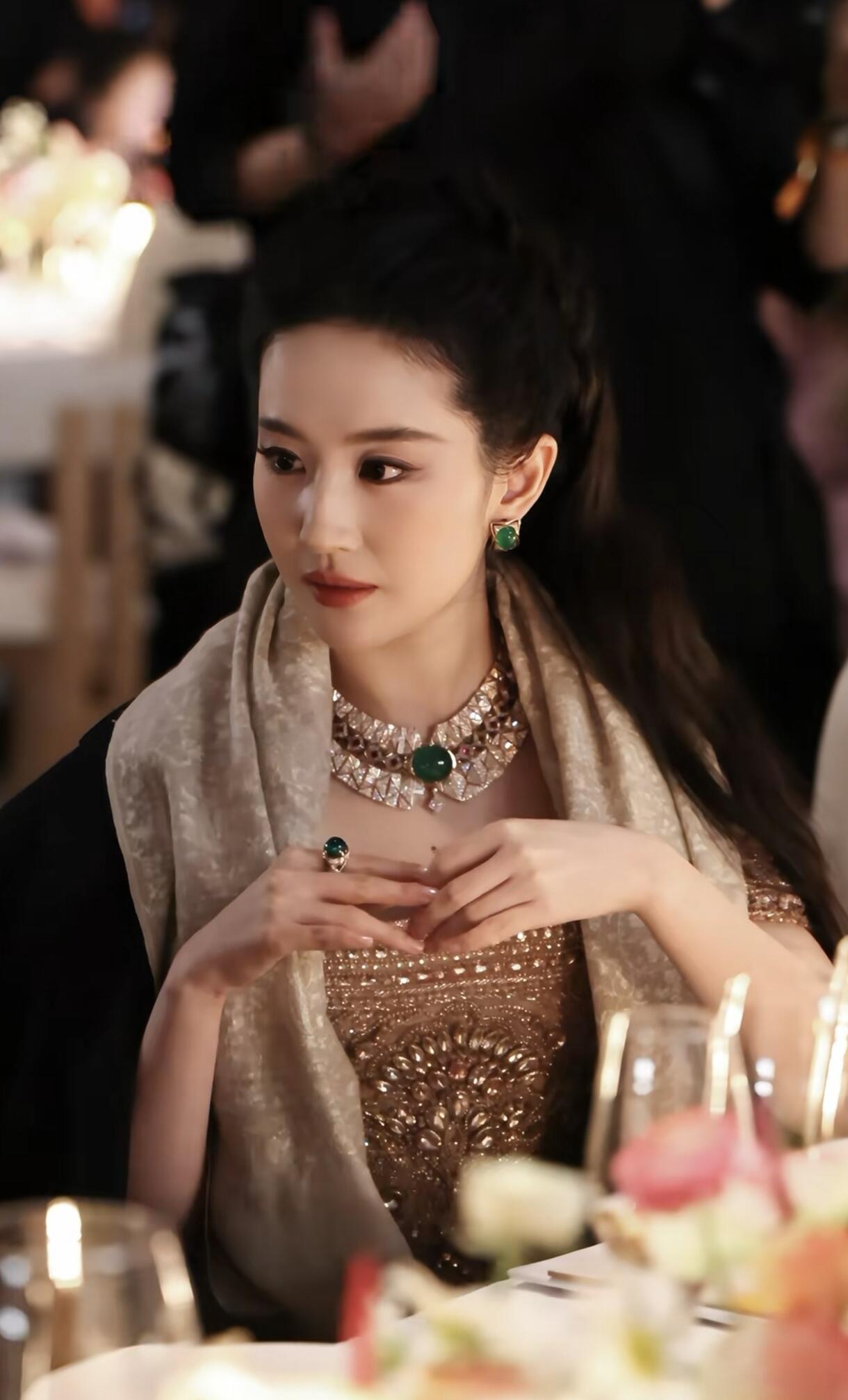 Share 2006年劉亦菲－首張國語專輯#照片Liu Yifei's first Chinese