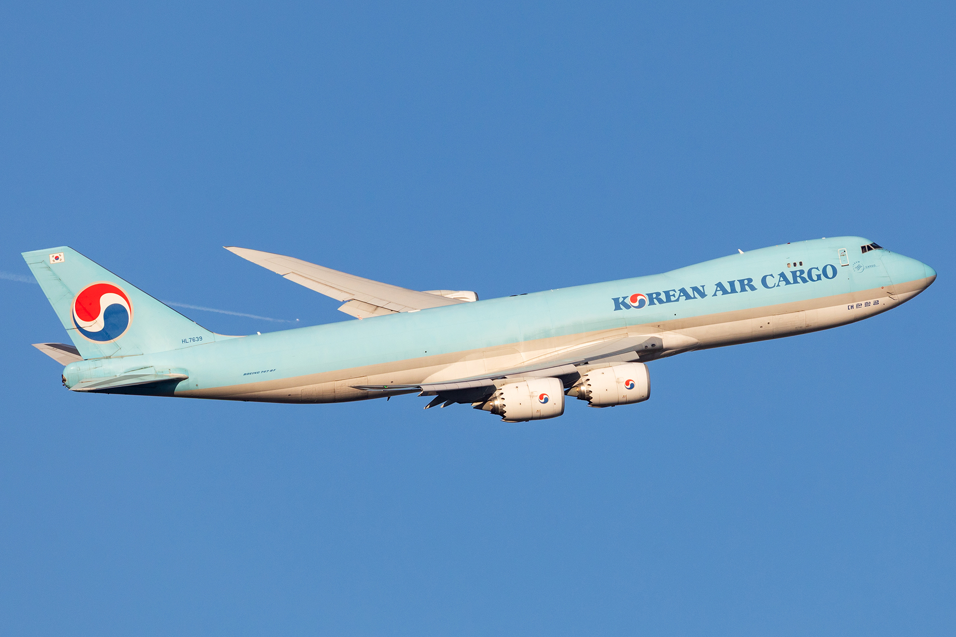 Korean Air Cargo Boeing 747-8F departing London