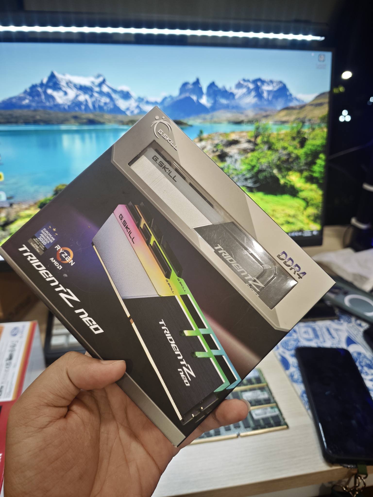 1 cặp trident z neo box