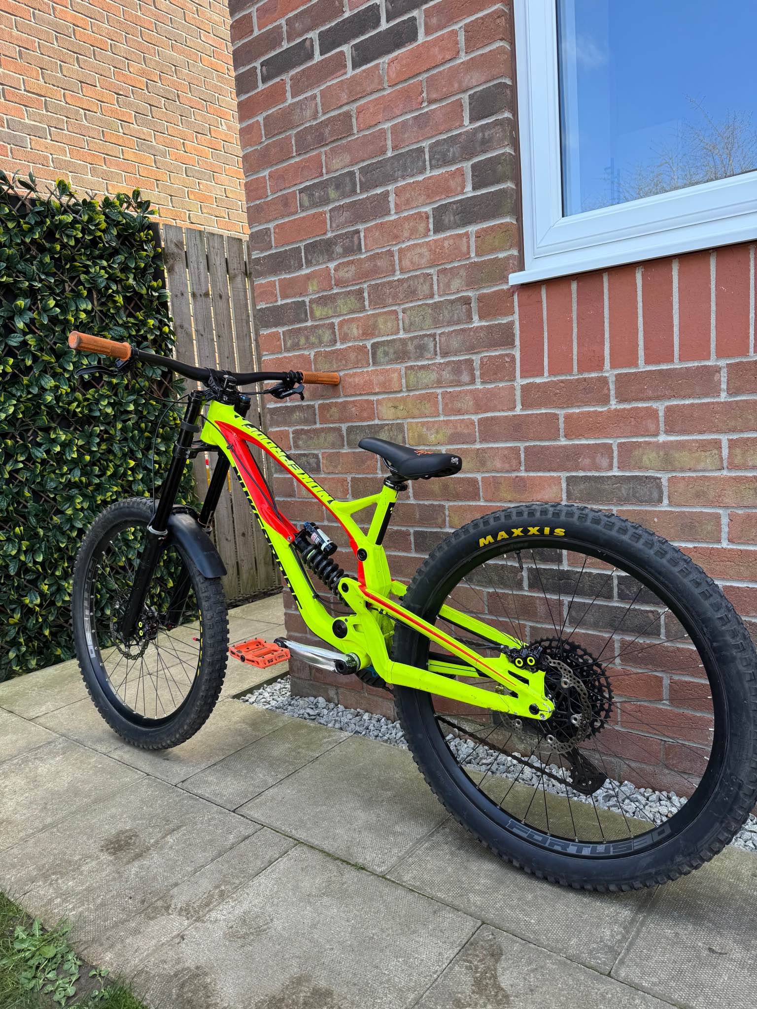 Nukeproof Pulse Comp Downhill Bike - Bicycles - North Ferriby ...