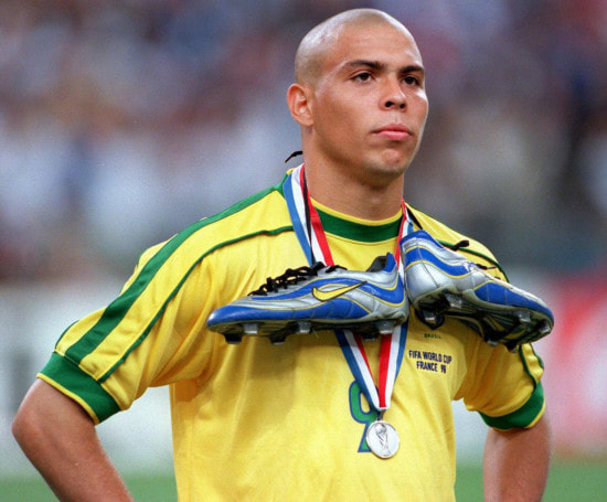 History - -------Ronaldo R9------- หากพูดถึง ดาวยิงระดับพระกาฬในยุคนี้ ...