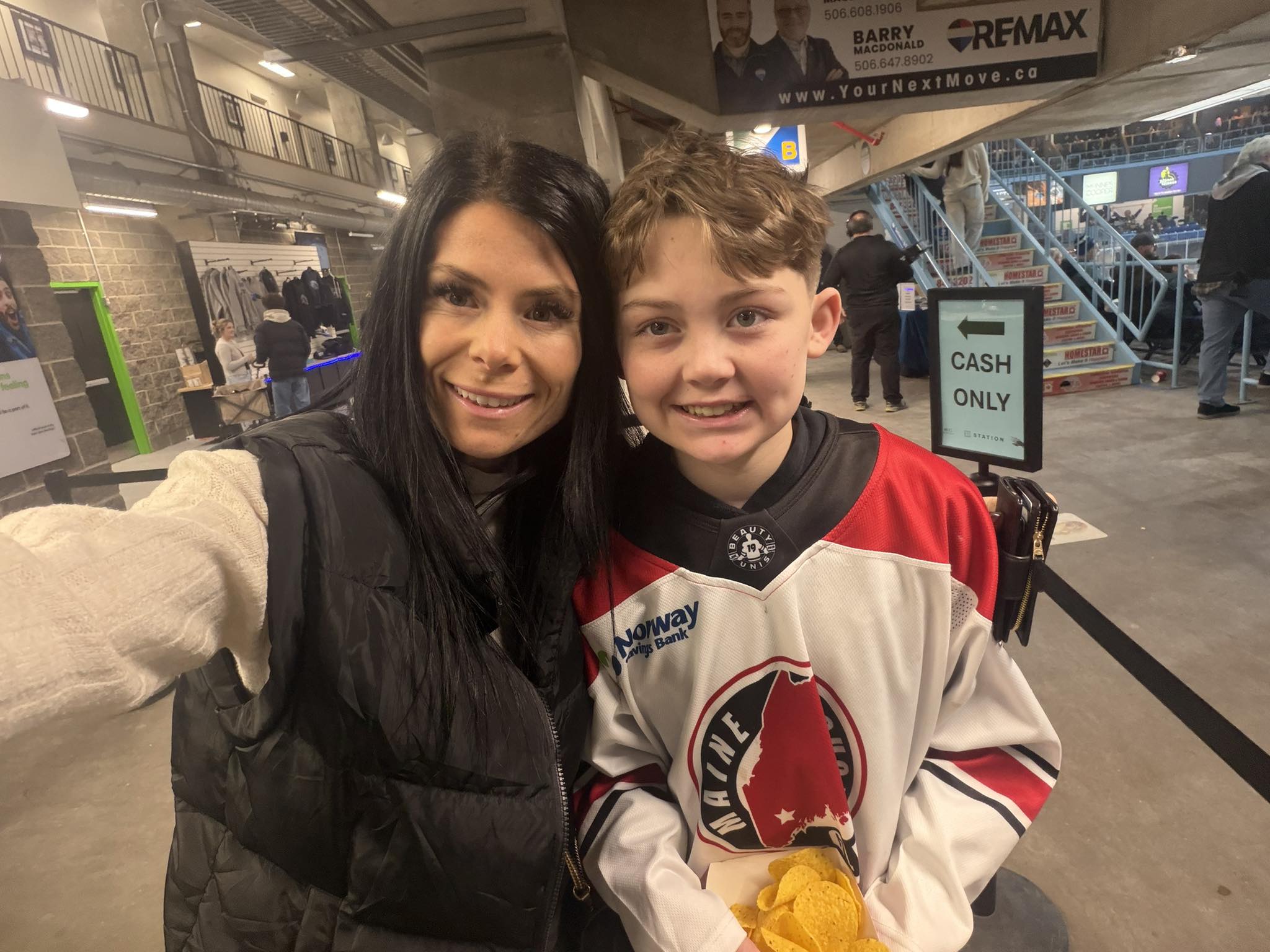 Life - Canada + hockey + my kids = memories for a lifetime 🏒🇨🇦 | Facebook