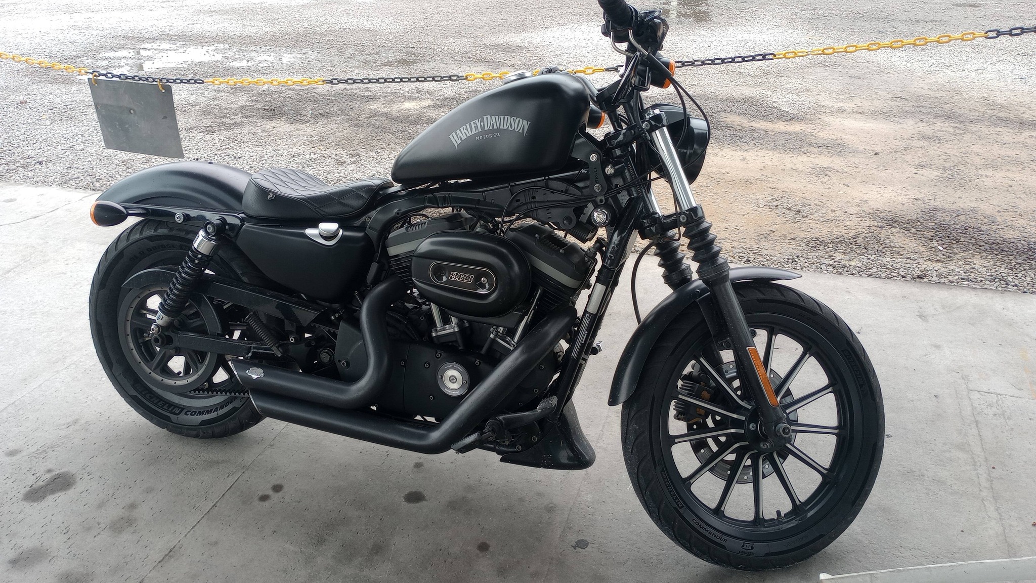 Minha HD 883 Bufalo Negro do Afalto 🦬 . Black Bull of the Asphalt