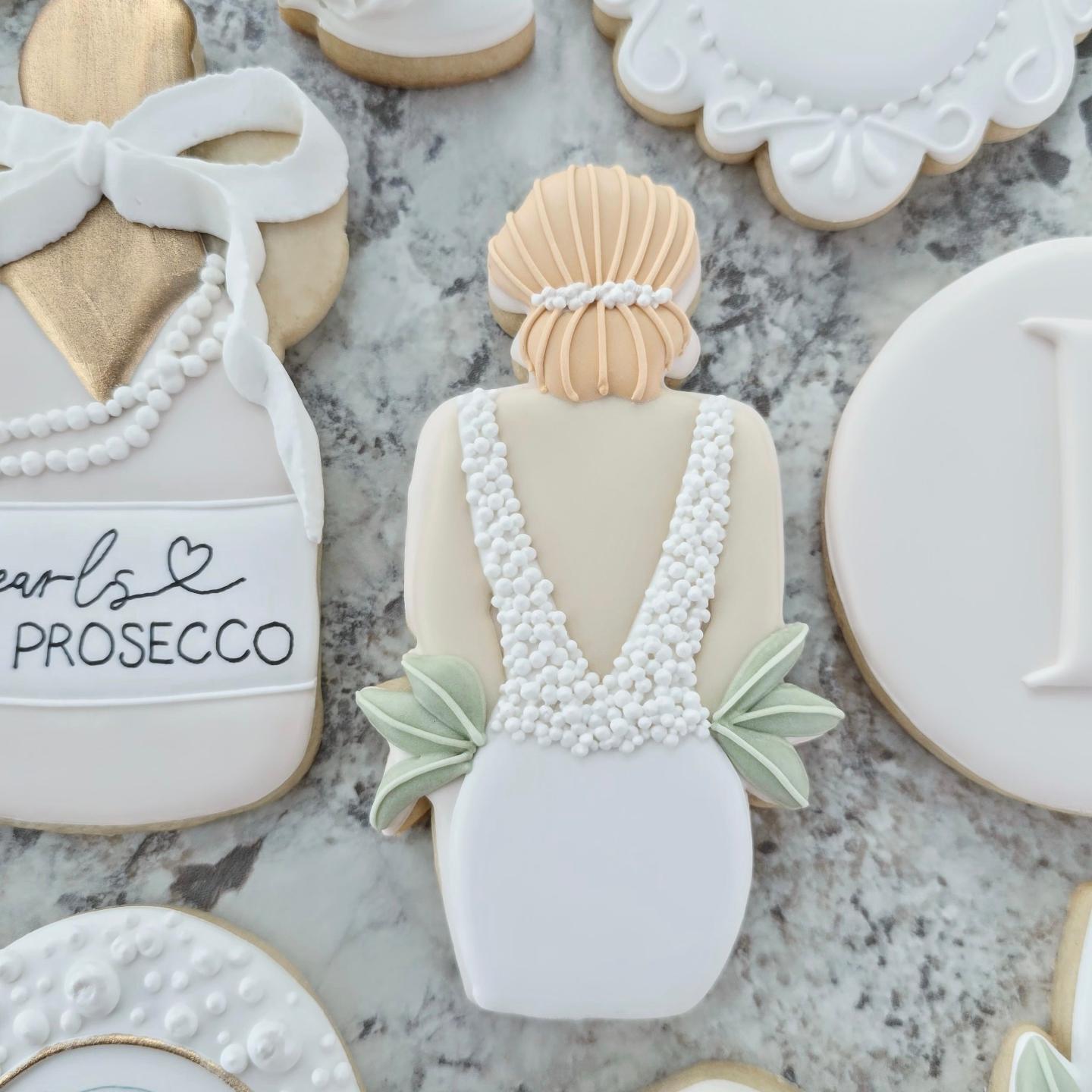 pearls and prosecco bridal shower dress & Prosecco… sounds like the perfect to me! 🥂 Because every celebration deserves a sweet little something, creating a wedding with pearls was a must for this set s23women Emma Stone y Ryan Shower invitations Size:7-8 Years