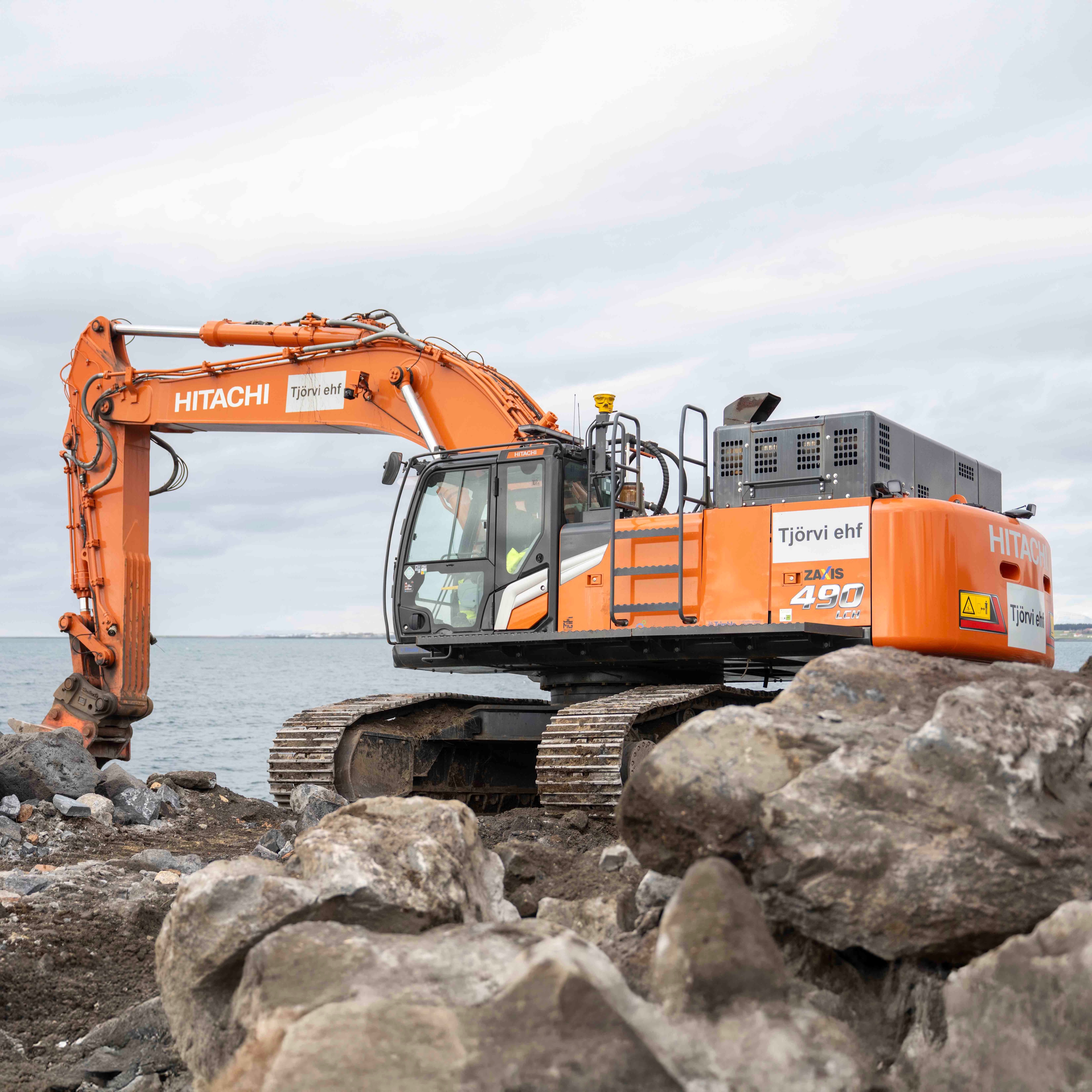 Tjorvi ehf Hitachi ZX490 repairing sea defences in Hafnarfjörður