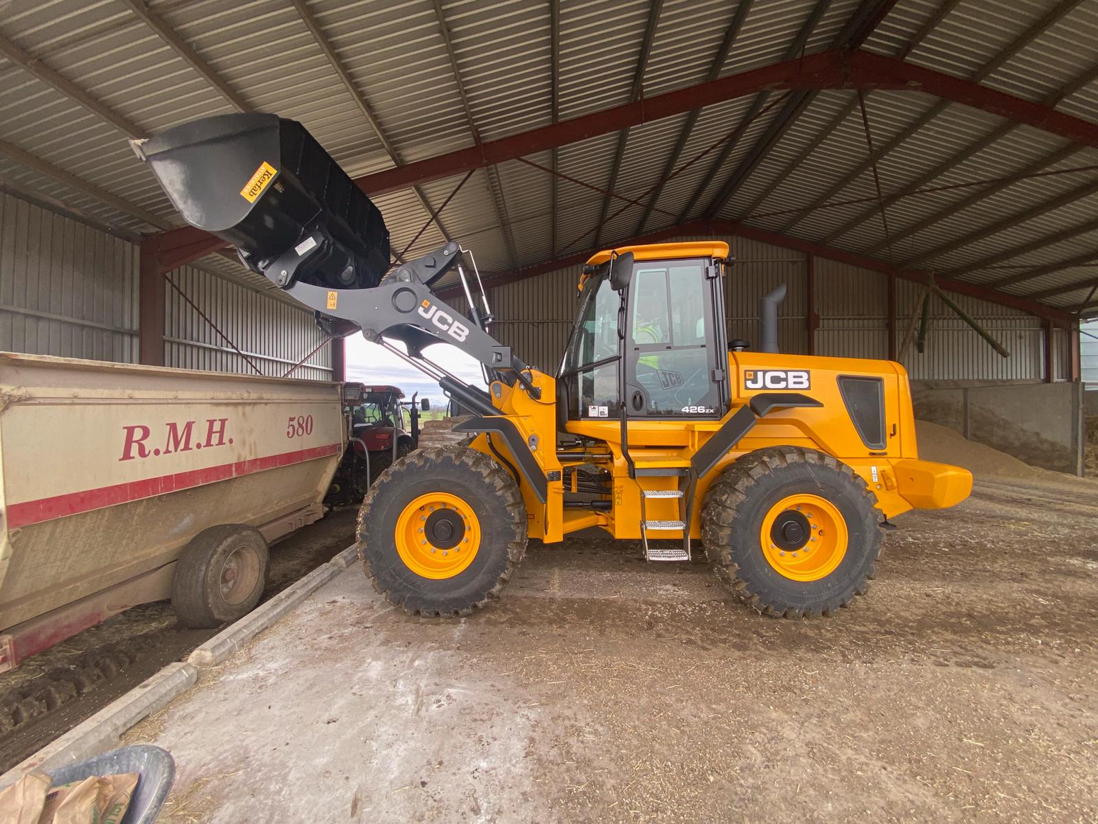 オンCollection Get double advantage with the JCB 433-4 Wheeled Loader. It comes