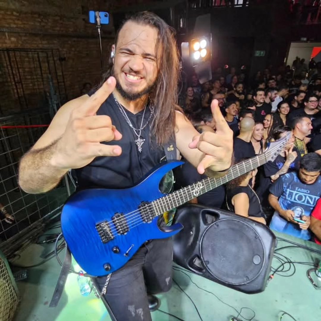 Angra - Hoje o Rafael Bittencourt e o Fabio Lione representarão o Angra ...